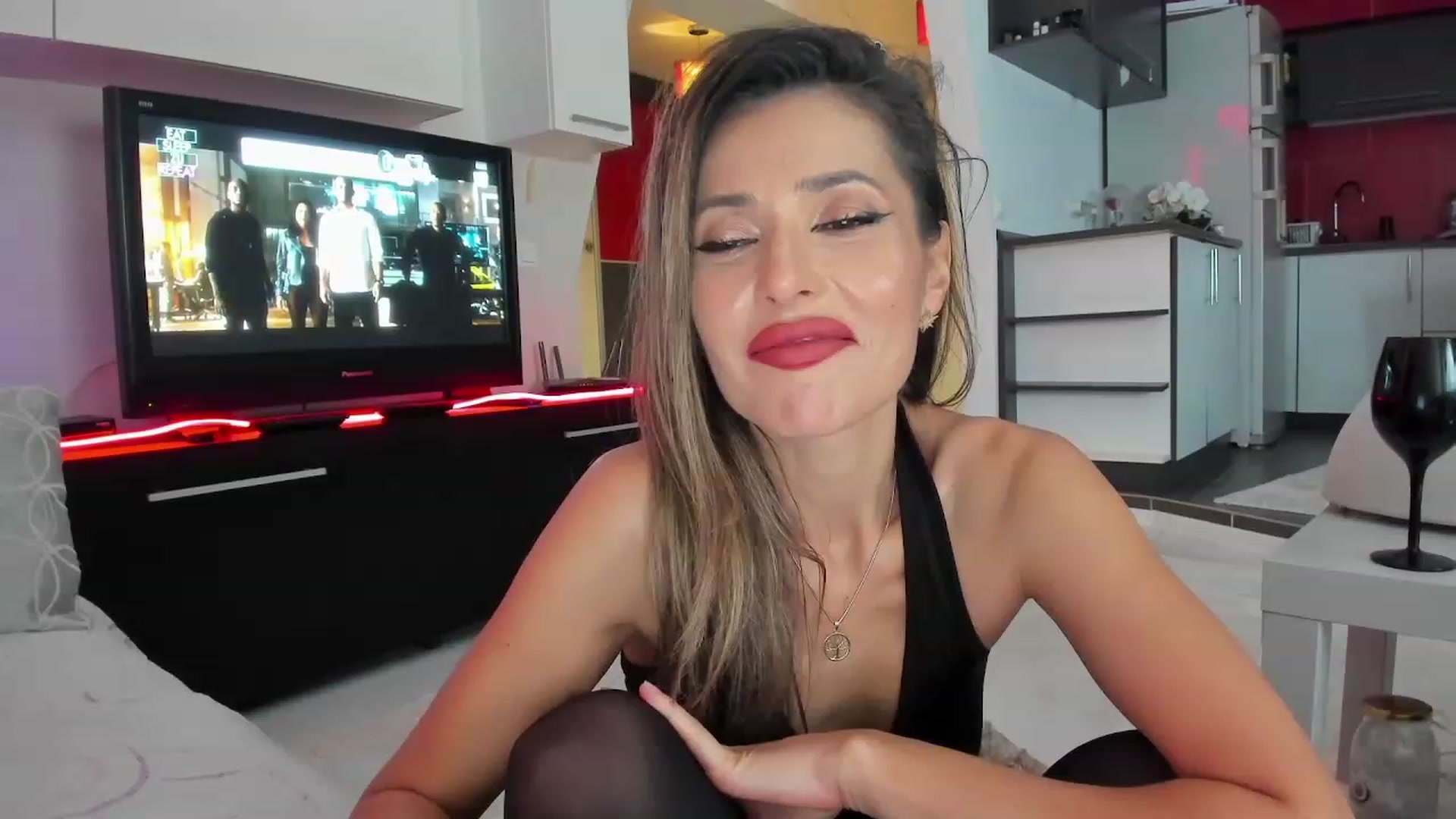 Gallery image thumbnail from SmileyTinaa's myfreecams stream on, 11/30/2023, 04:33 image 17 of 20