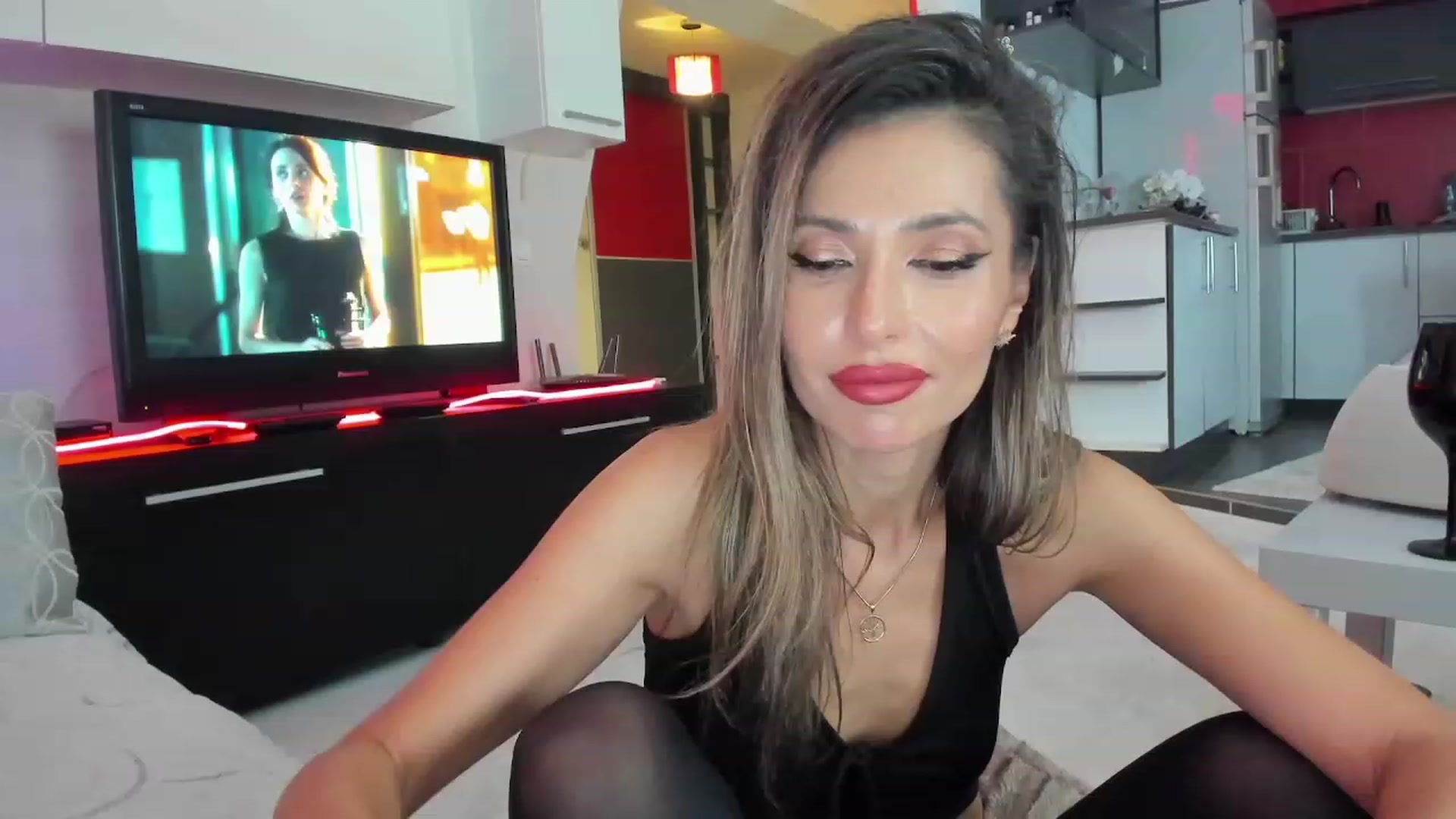 Gallery image thumbnail from SmileyTinaa's myfreecams stream on, 11/30/2023, 04:33 image 18 of 20