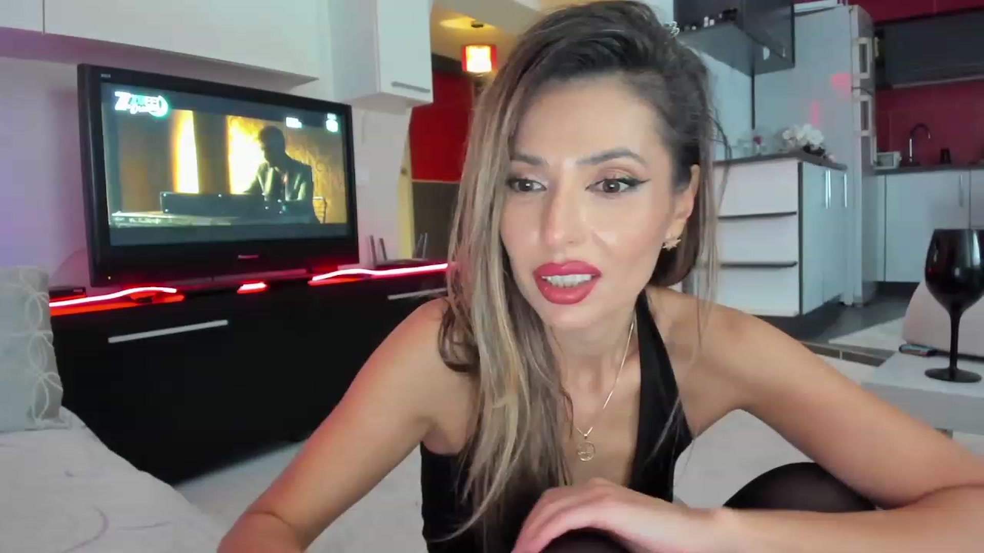 Gallery image thumbnail from SmileyTinaa's myfreecams stream on, 11/30/2023, 04:33 image 13 of 20