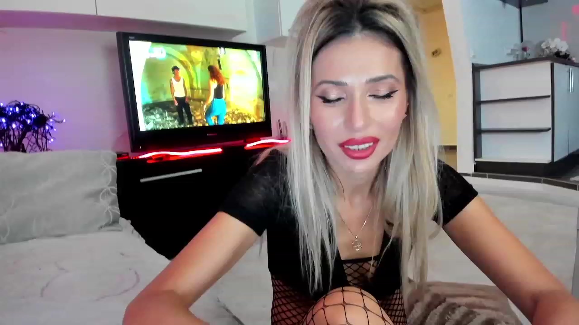 Gallery image thumbnail from SmileyTinaa's myfreecams stream on, 12/01/2023, 23:16 image 16 of 20