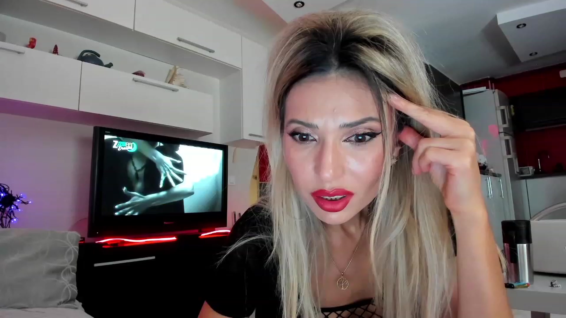 Gallery image thumbnail from SmileyTinaa's myfreecams stream on, 12/01/2023, 23:16 image 7 of 20