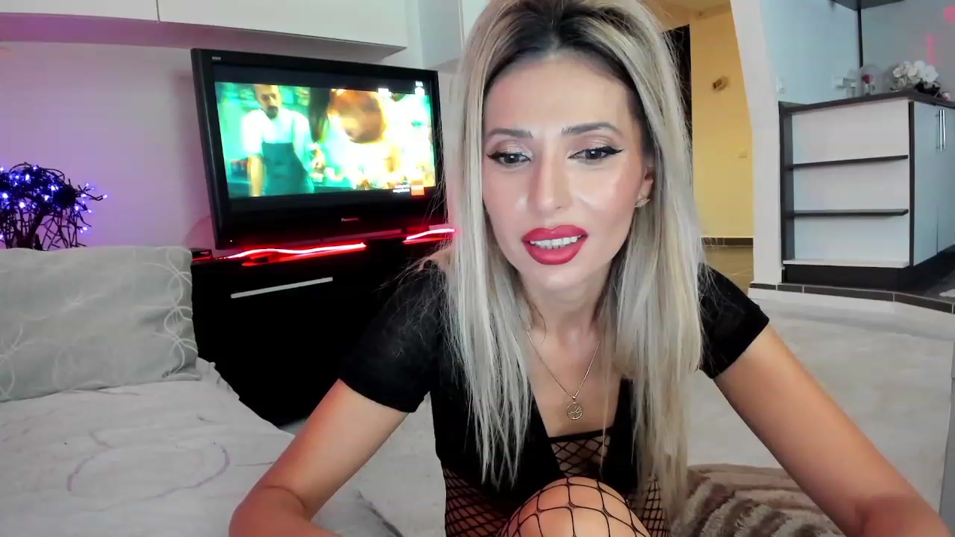 Gallery image thumbnail from SmileyTinaa's myfreecams stream on, 12/01/2023, 23:16 image 17 of 20