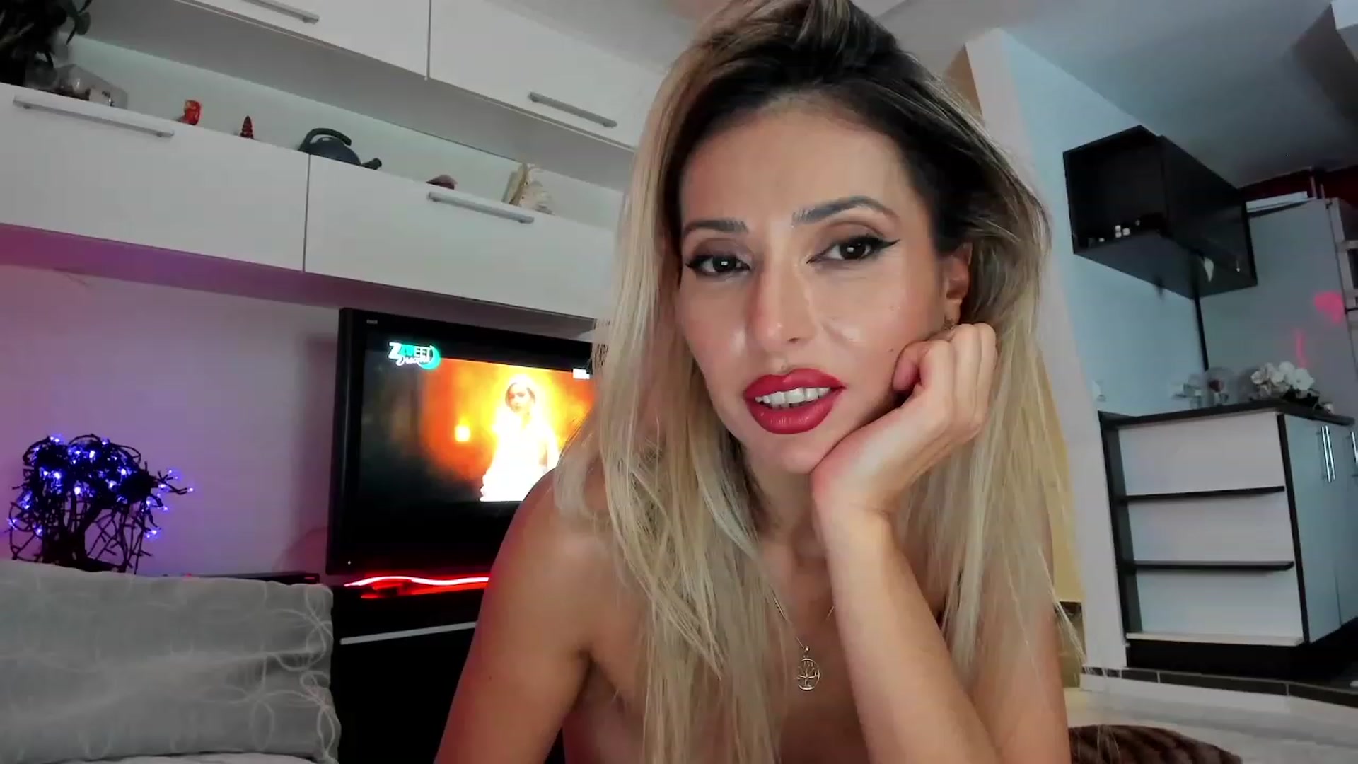 Gallery image thumbnail from SmileyTinaa's myfreecams stream on, 12/02/2023, 04:12 image 7 of 20