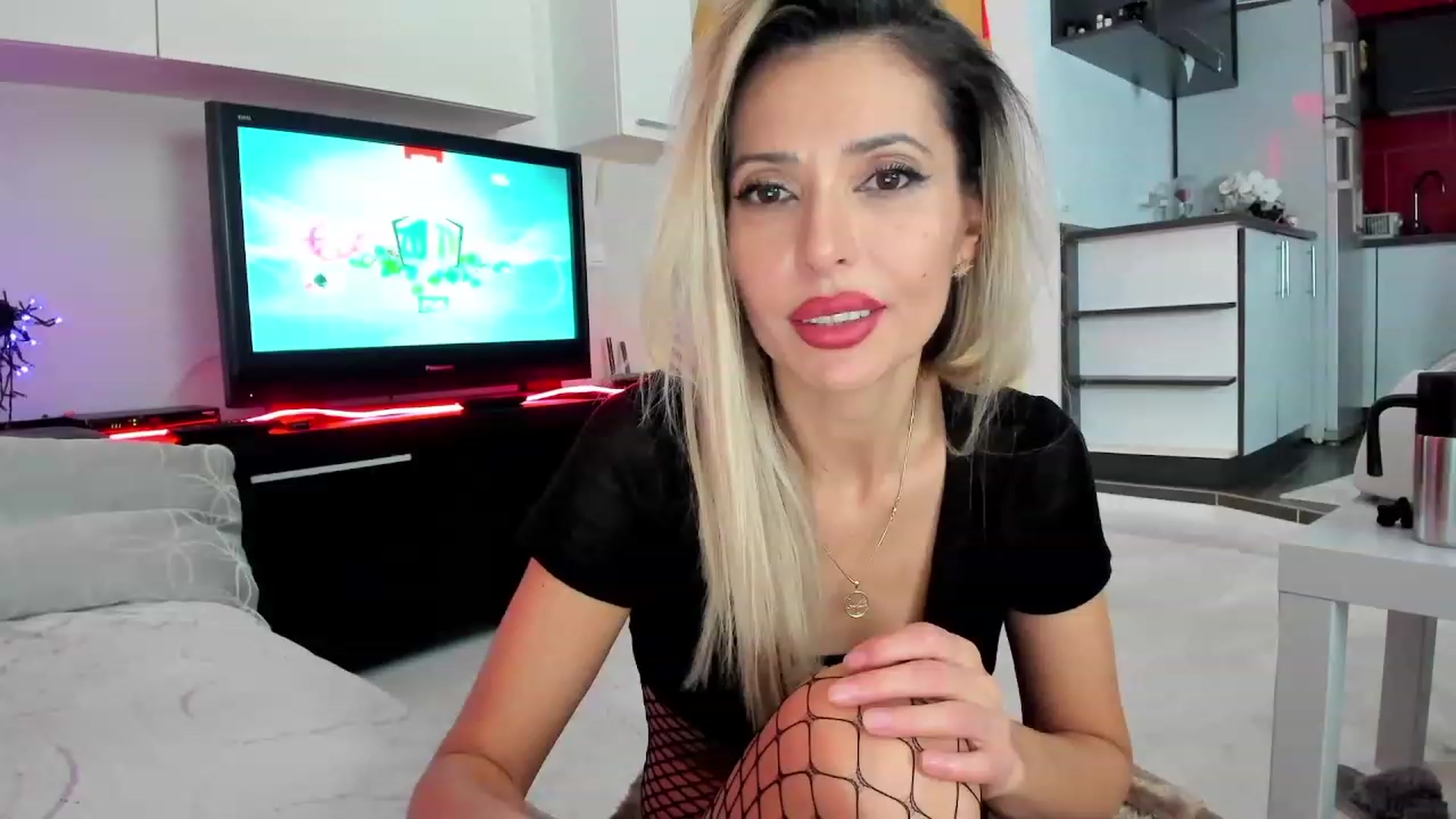 Gallery image thumbnail from SmileyTinaa's myfreecams stream on, 12/02/2023, 07:16 image 19 of 20