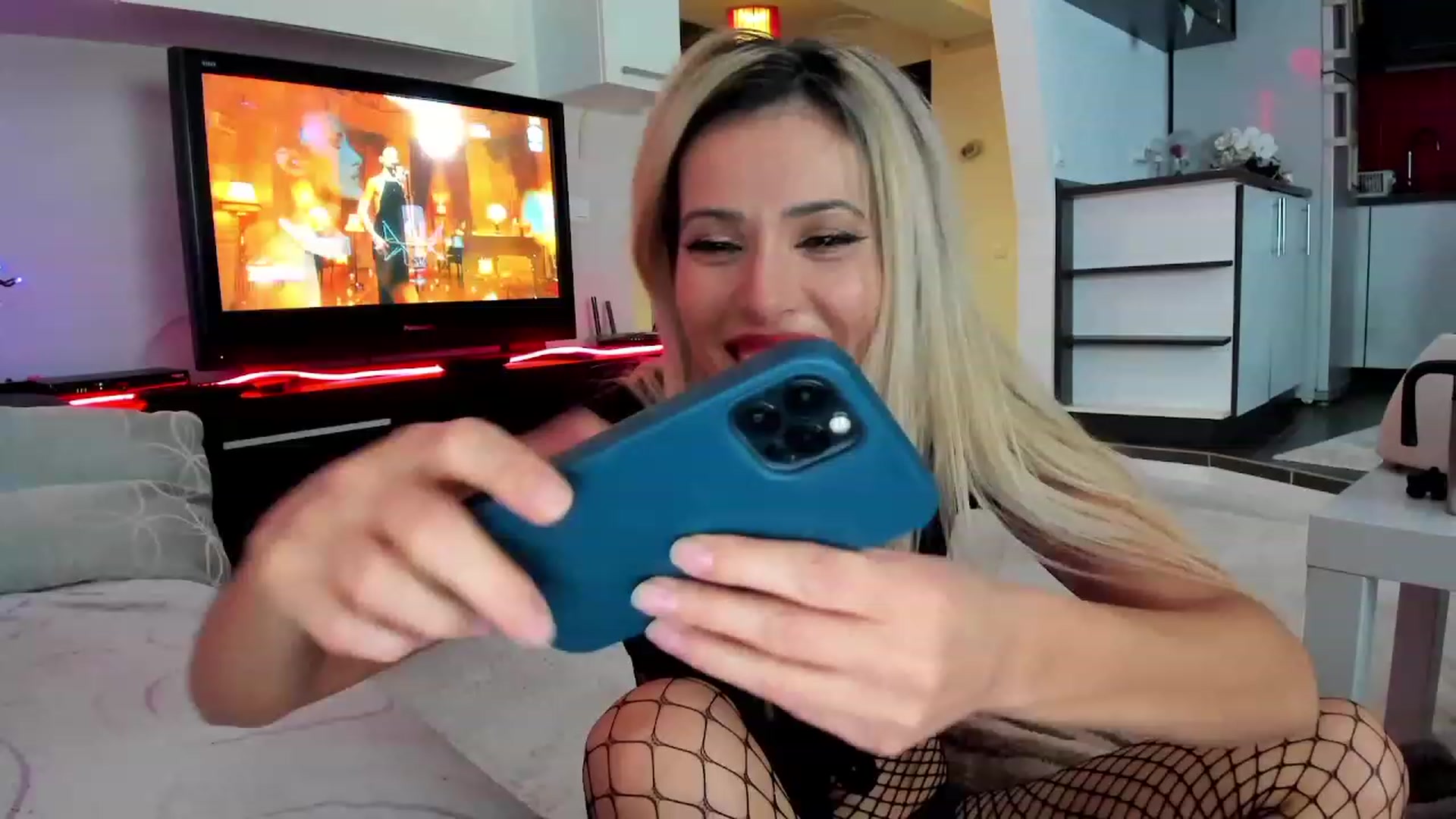 Gallery image thumbnail from SmileyTinaa's myfreecams stream on, 12/02/2023, 07:16 image 1 of 20