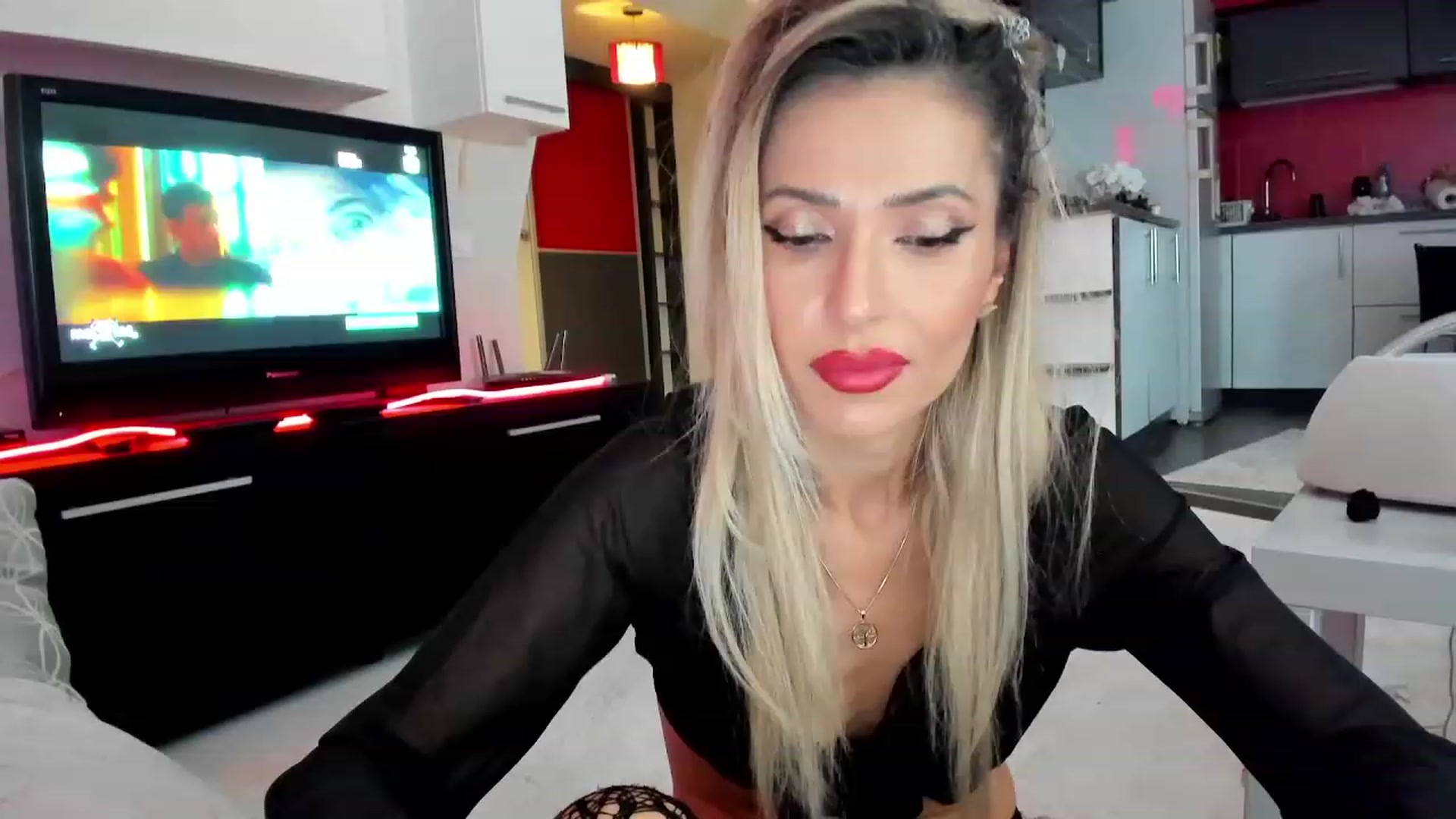 Gallery image thumbnail from SmileyTinaa's myfreecams stream on, 12/04/2023, 22:32 image 5 of 20