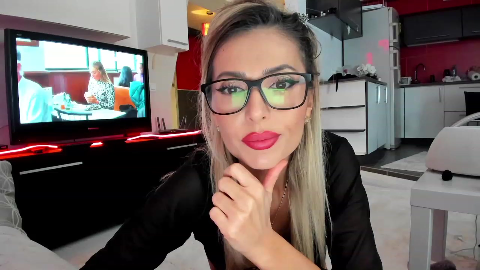 Gallery image thumbnail from SmileyTinaa's myfreecams stream on, 12/04/2023, 22:32 image 2 of 20