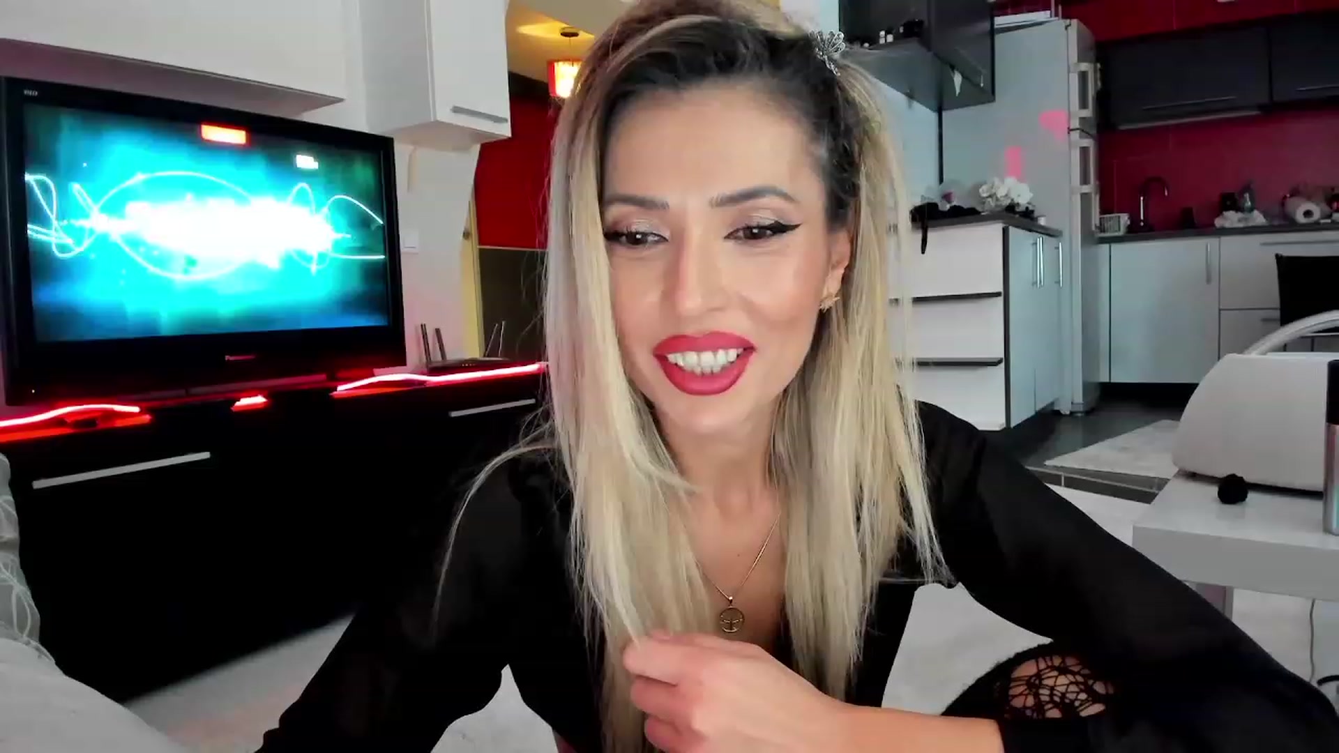 Gallery image thumbnail from SmileyTinaa's myfreecams stream on, 12/04/2023, 22:32 image 11 of 20