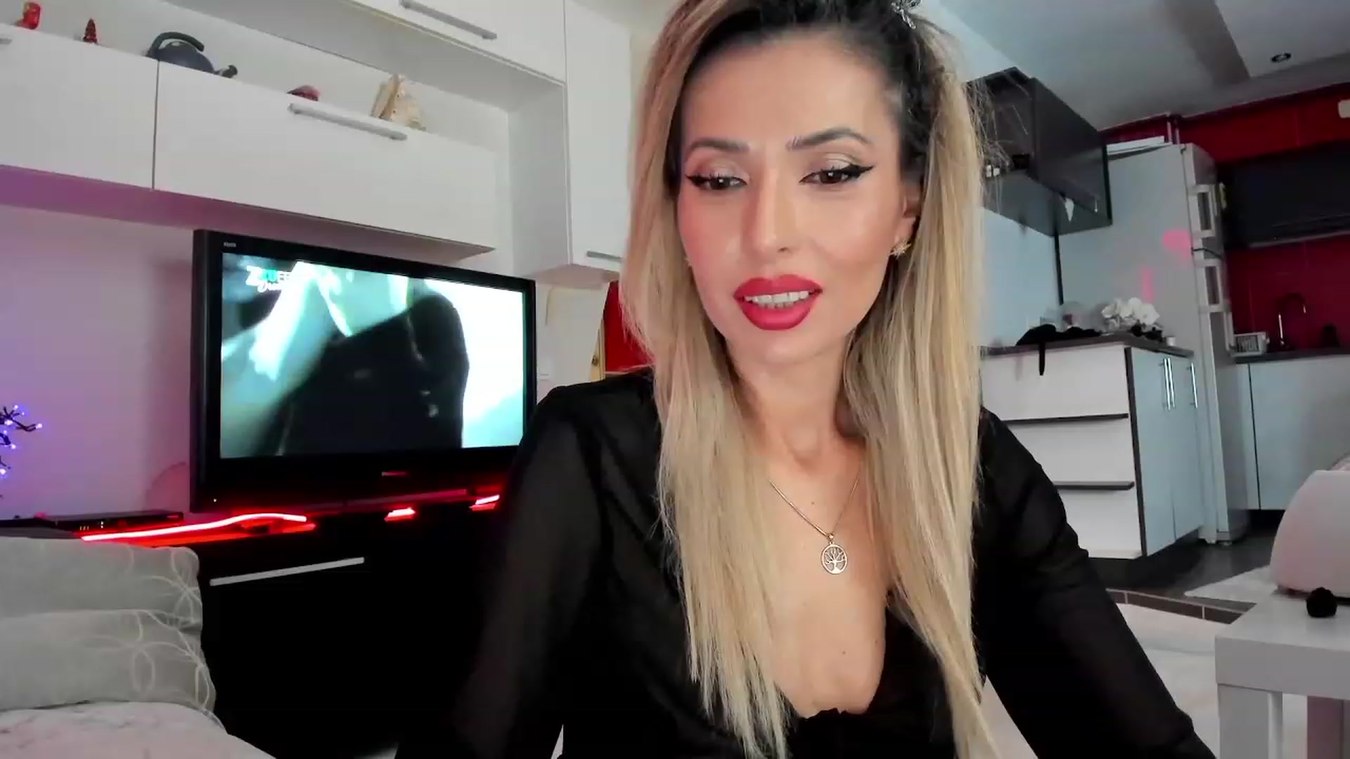 Gallery image thumbnail from SmileyTinaa's myfreecams stream on, 12/04/2023, 22:32 image 13 of 20
