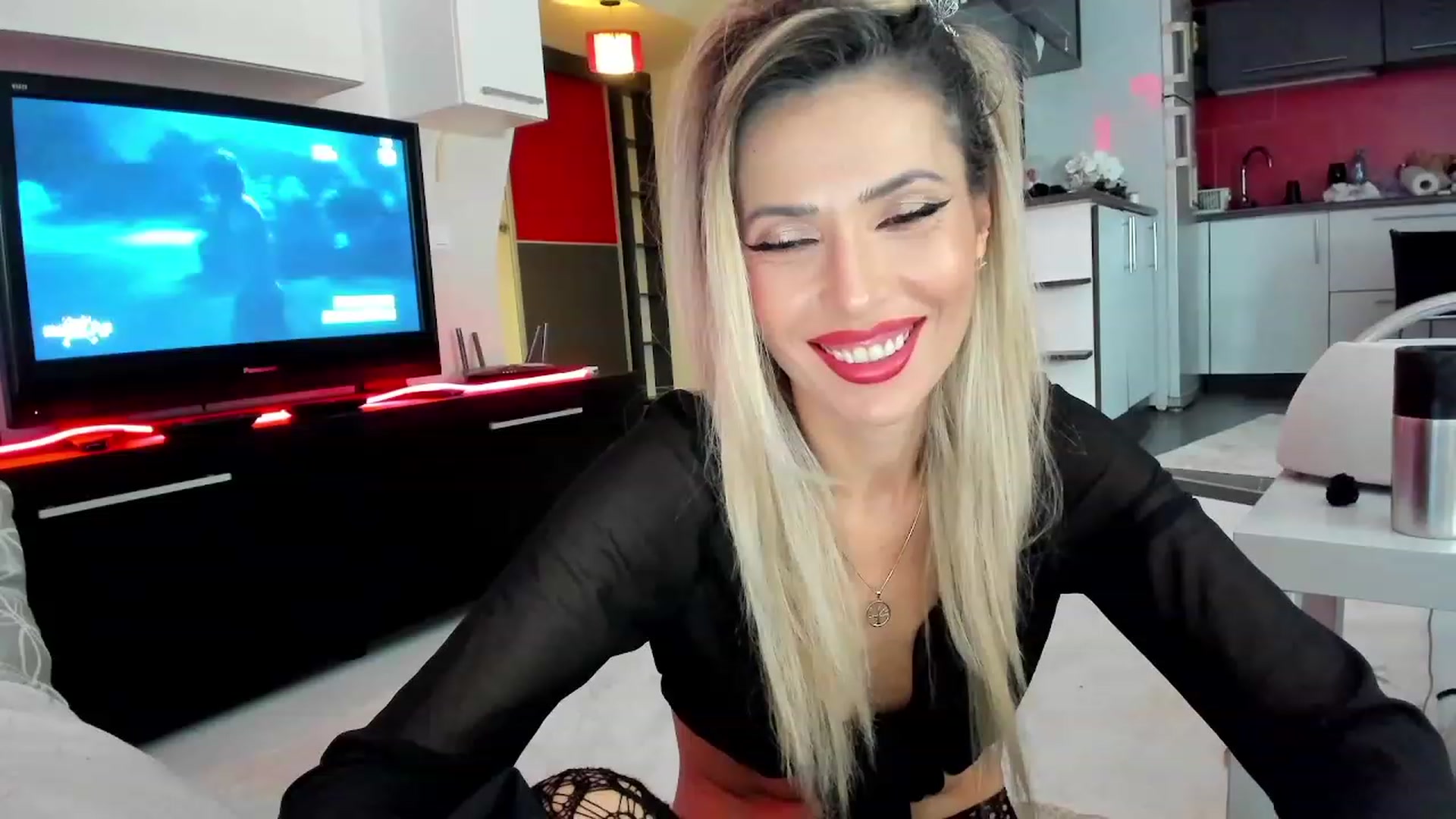 Gallery image thumbnail from SmileyTinaa's myfreecams stream on, 12/04/2023, 22:32 image 9 of 20