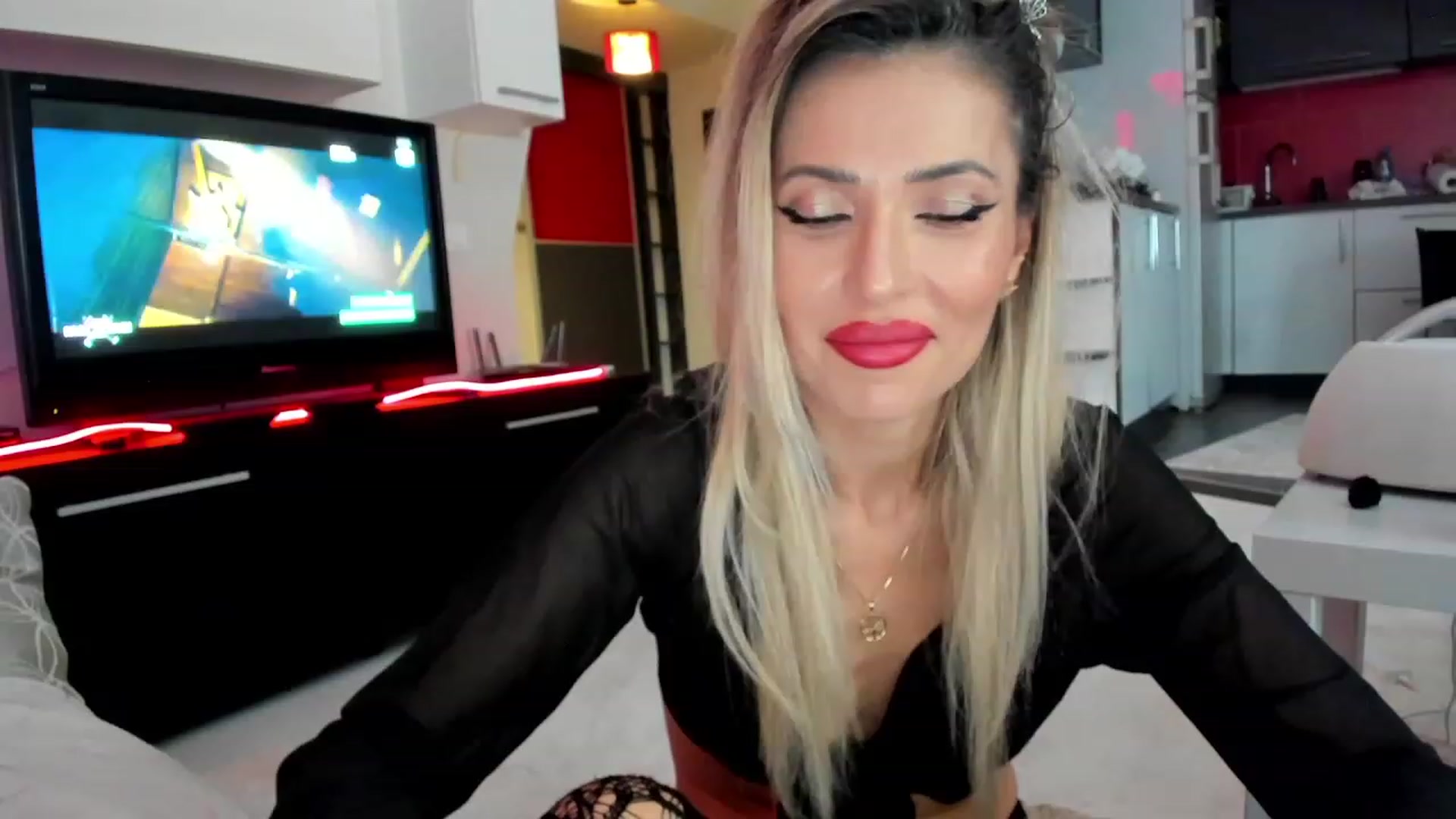 Gallery image thumbnail from SmileyTinaa's myfreecams stream on, 12/04/2023, 22:32 image 4 of 20