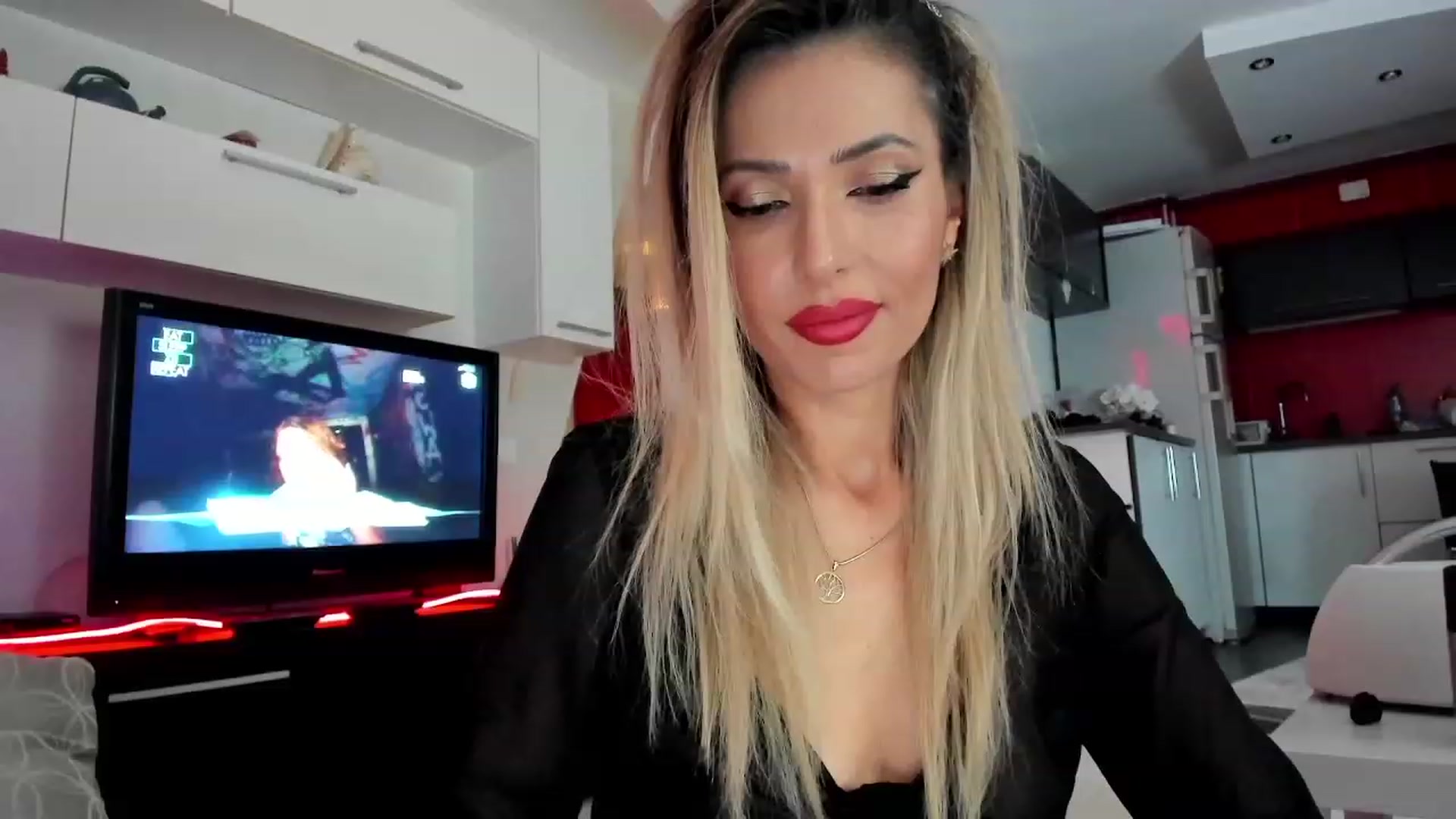 Gallery image thumbnail from SmileyTinaa's myfreecams stream on, 12/04/2023, 22:32 image 12 of 20