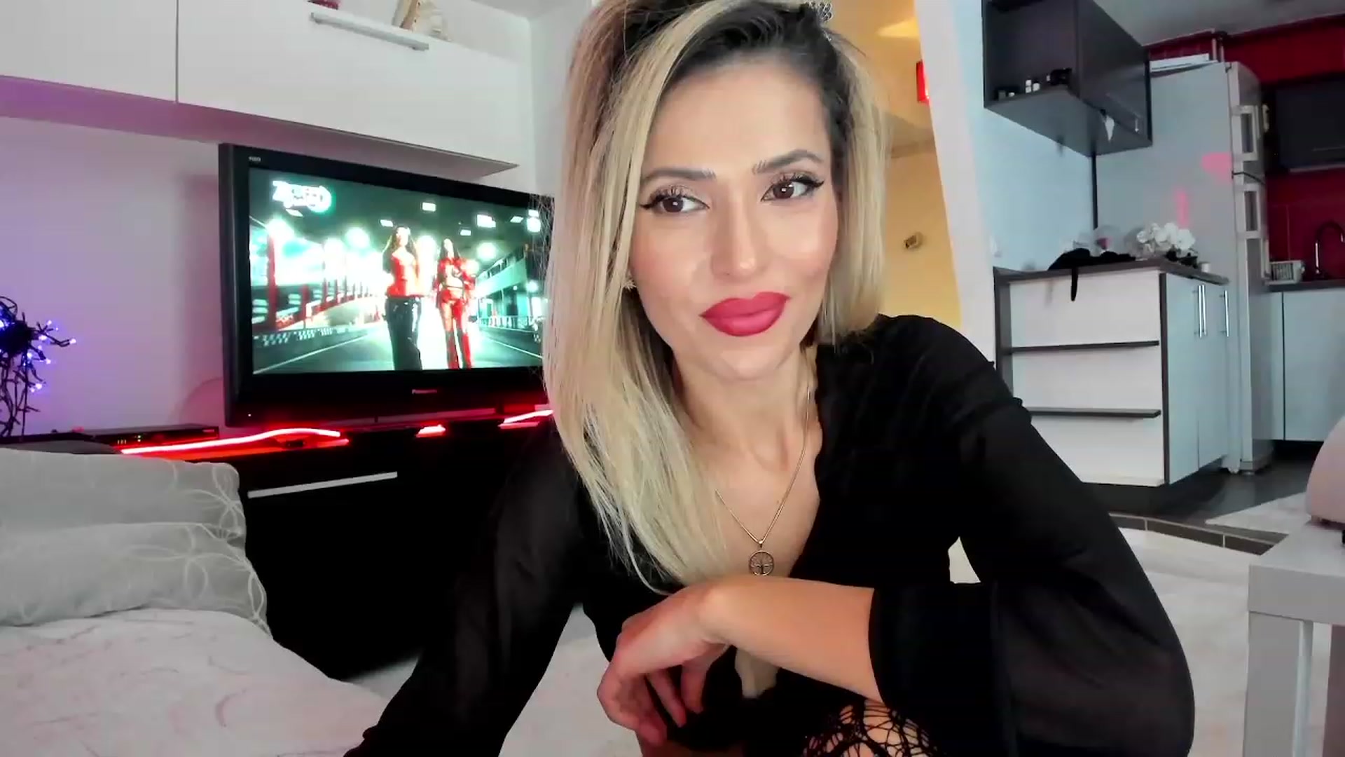 Gallery image thumbnail from SmileyTinaa's myfreecams stream on, 12/05/2023, 24:02 image 2 of 20