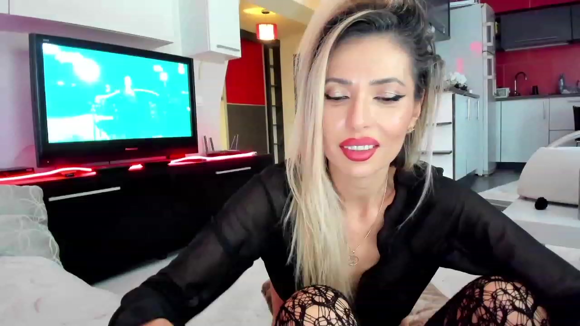 Gallery image thumbnail from SmileyTinaa's myfreecams stream on, 12/05/2023, 24:02 image 17 of 20