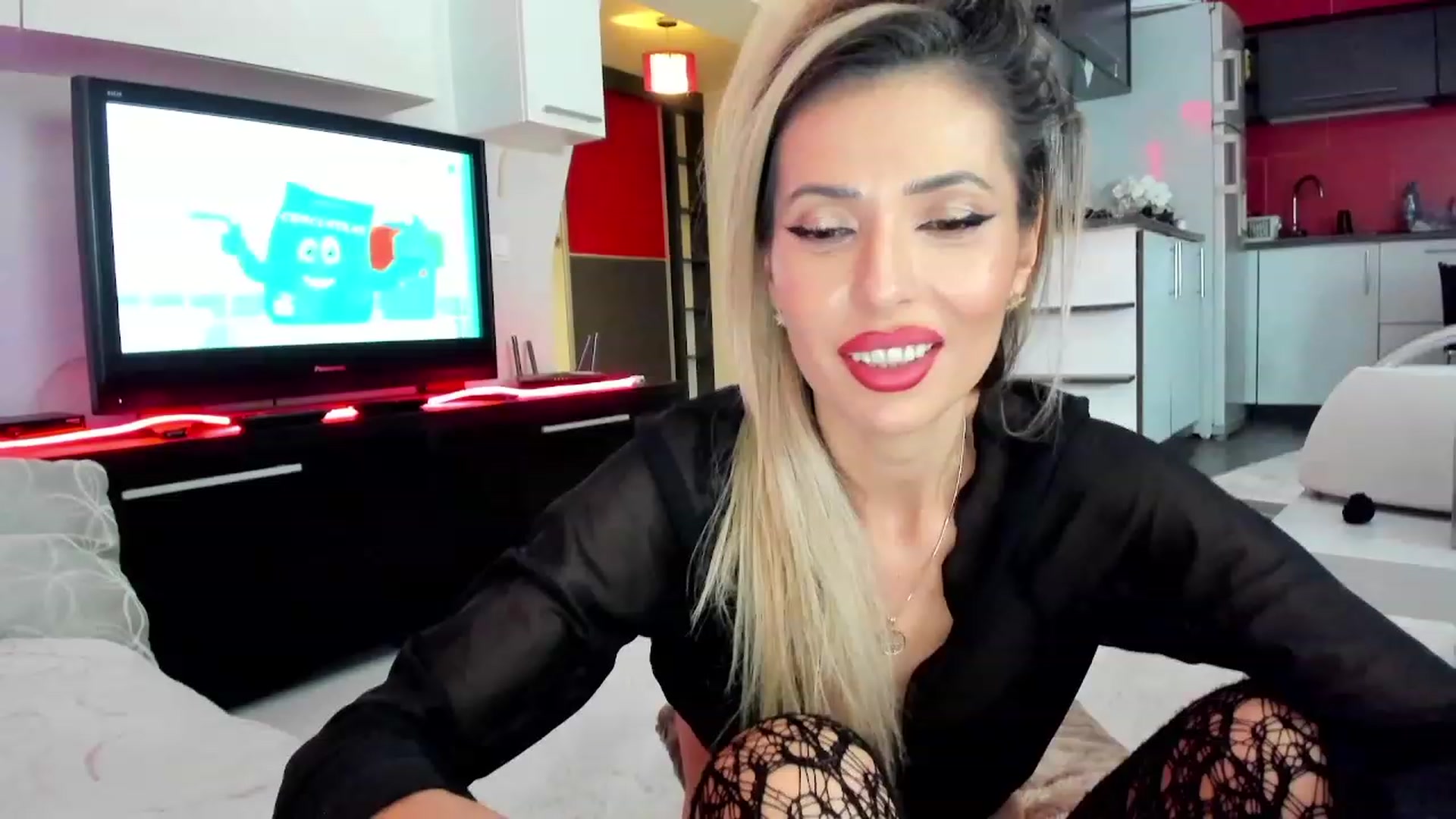 Gallery image thumbnail from SmileyTinaa's myfreecams stream on, 12/05/2023, 24:02 image 15 of 20