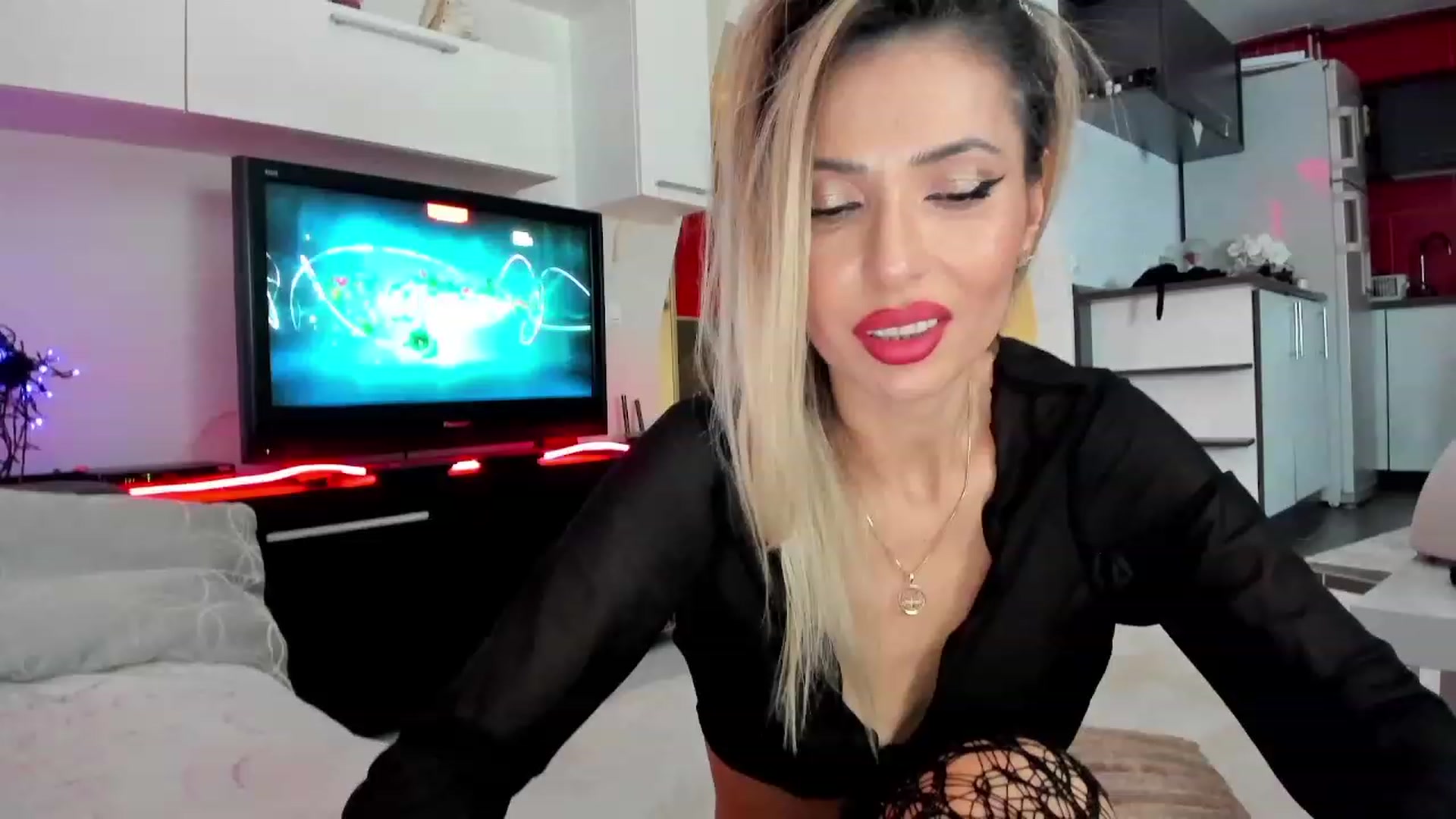 Gallery image thumbnail from SmileyTinaa's myfreecams stream on, 12/05/2023, 24:02 image 1 of 20
