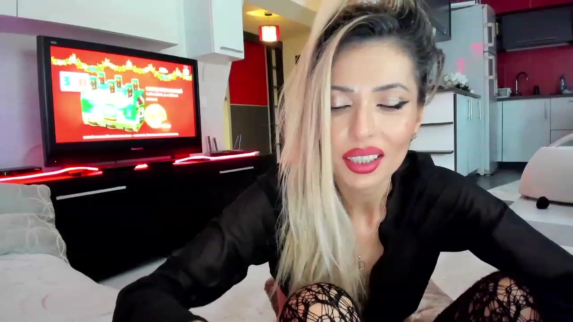 Gallery image thumbnail from SmileyTinaa's myfreecams stream on, 12/05/2023, 24:02 image 14 of 20