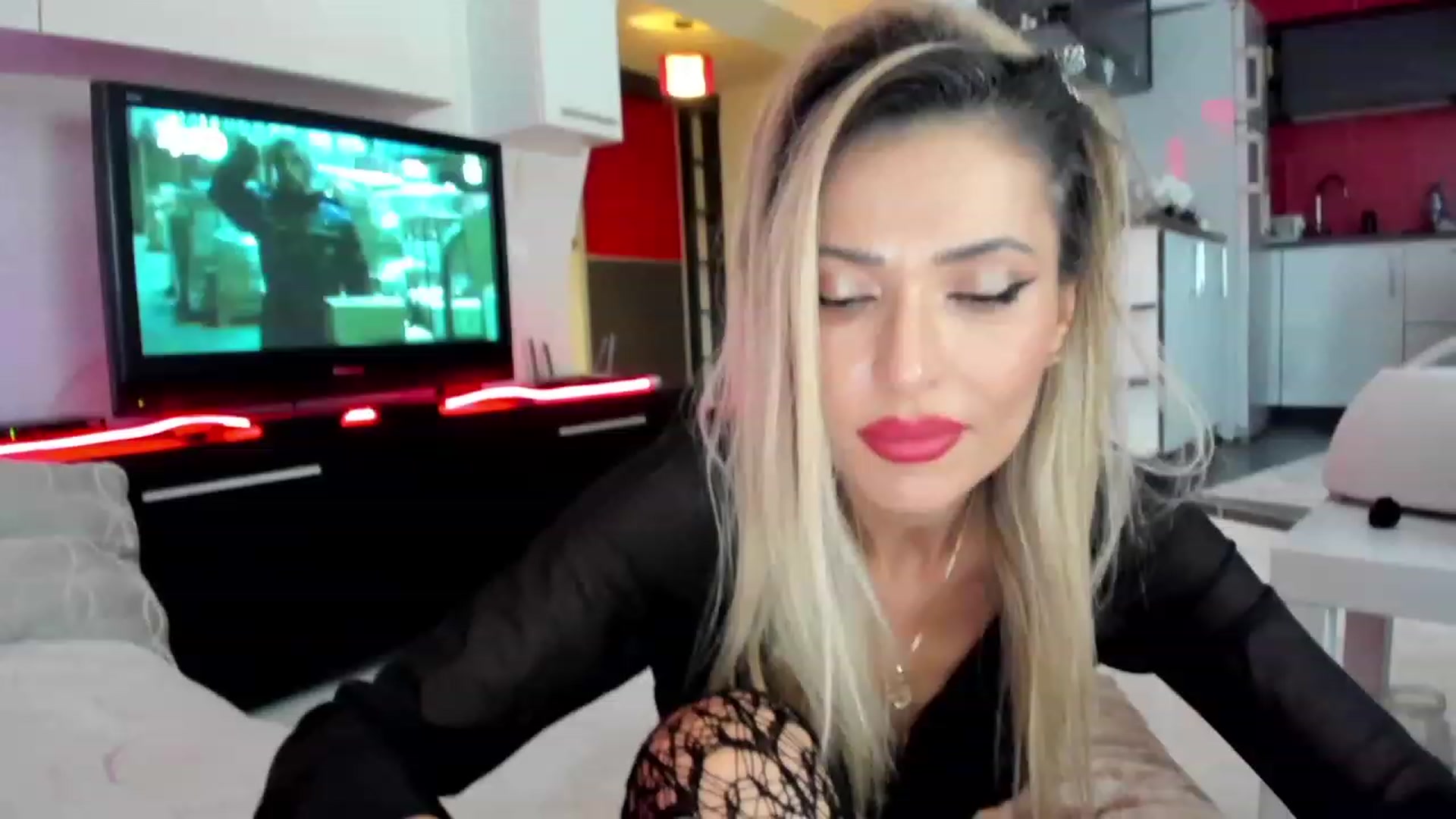 Gallery image thumbnail from SmileyTinaa's myfreecams stream on, 12/05/2023, 24:02 image 13 of 20
