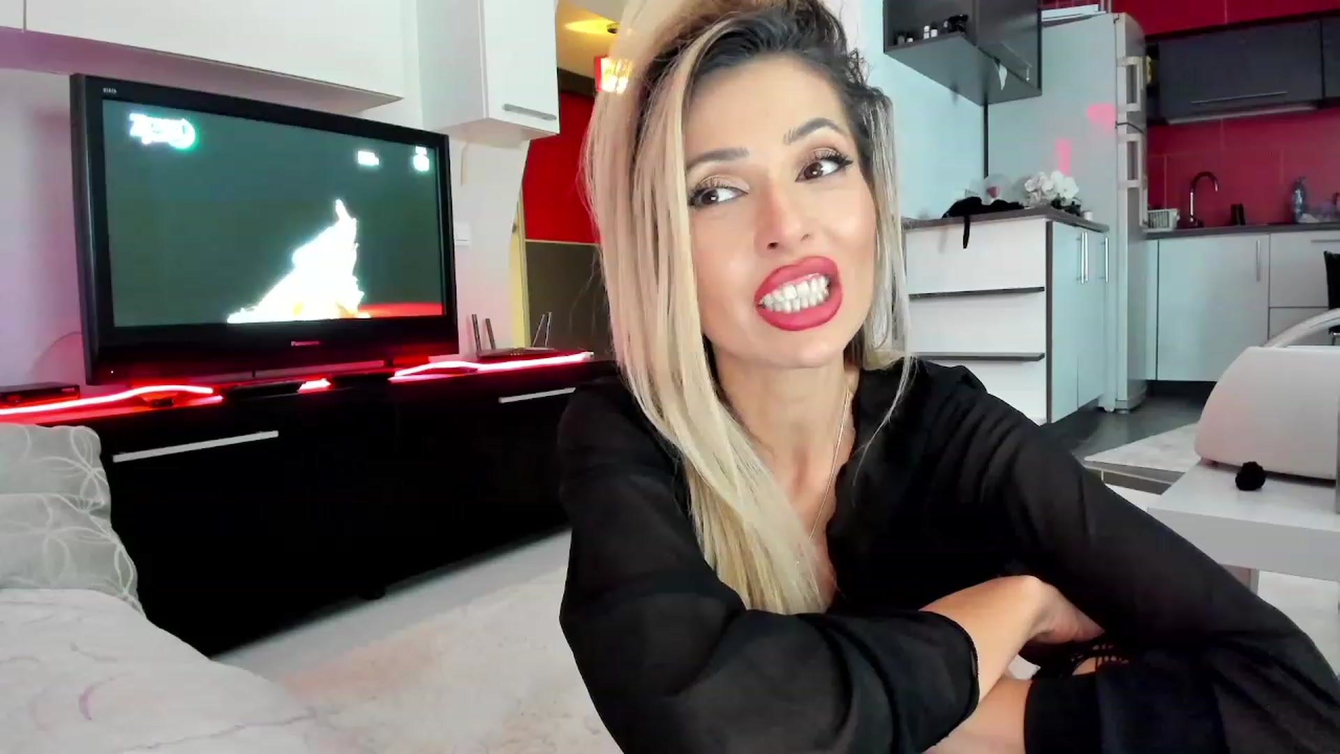 Gallery image thumbnail from SmileyTinaa's myfreecams stream on, 12/05/2023, 24:02 image 16 of 20