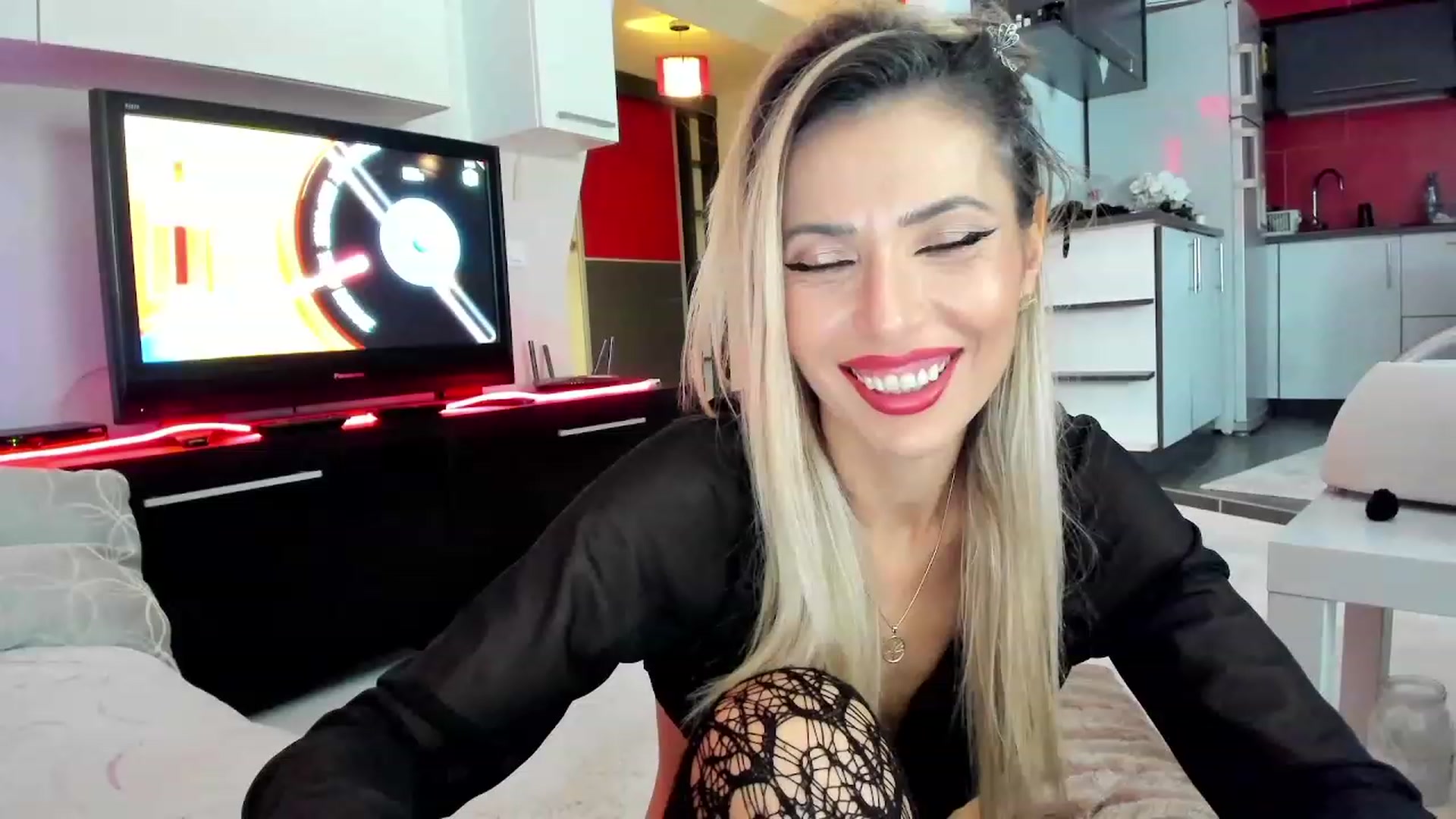 Gallery image thumbnail from SmileyTinaa's myfreecams stream on, 12/05/2023, 24:02 image 10 of 20