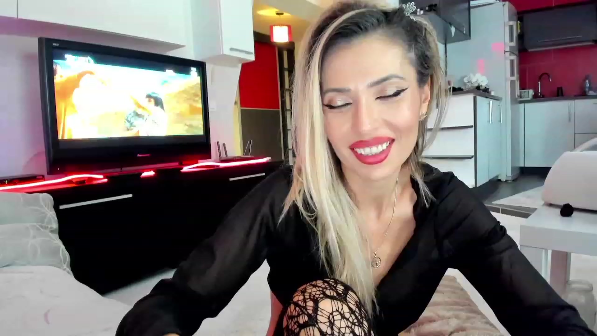 Gallery image thumbnail from SmileyTinaa's myfreecams stream on, 12/05/2023, 24:02 image 11 of 20