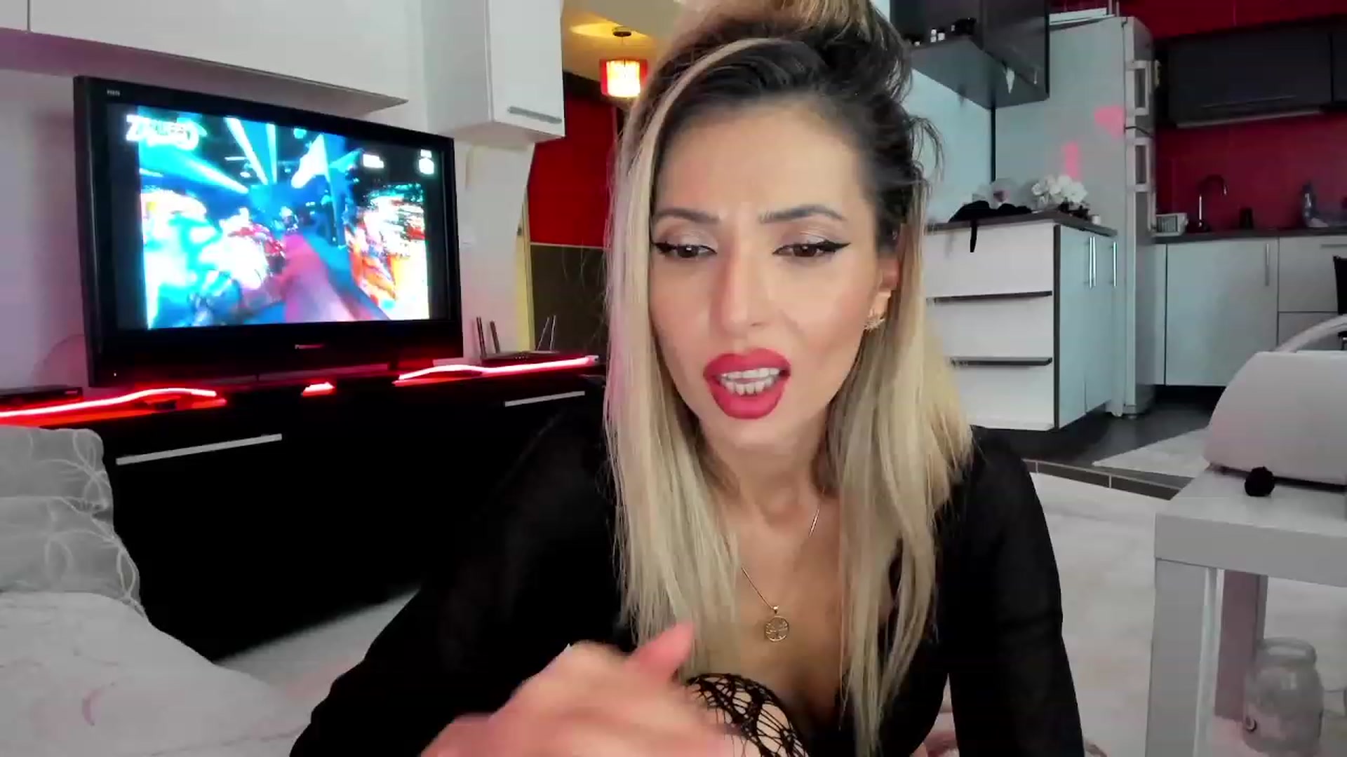 Gallery image thumbnail from SmileyTinaa's myfreecams stream on, 12/05/2023, 02:01 image 3 of 20