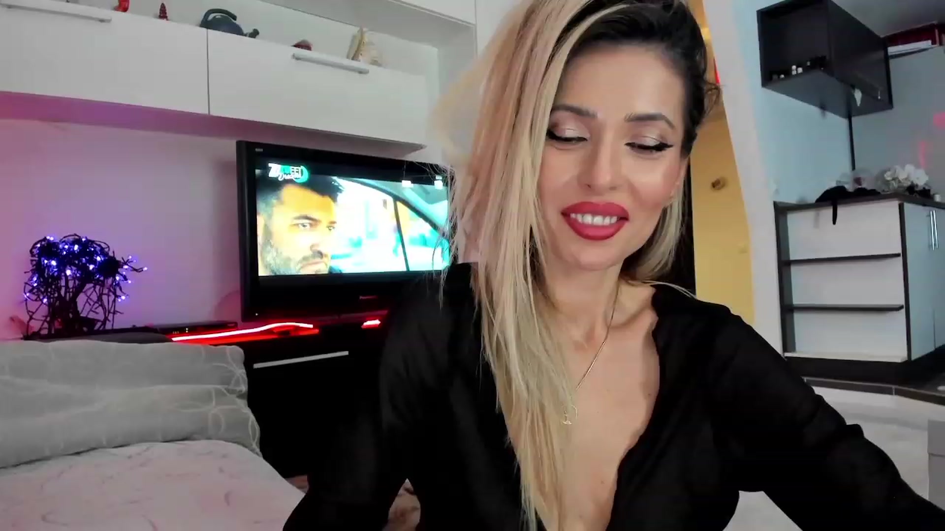 Gallery image thumbnail from SmileyTinaa's myfreecams stream on, 12/05/2023, 02:01 image 10 of 20