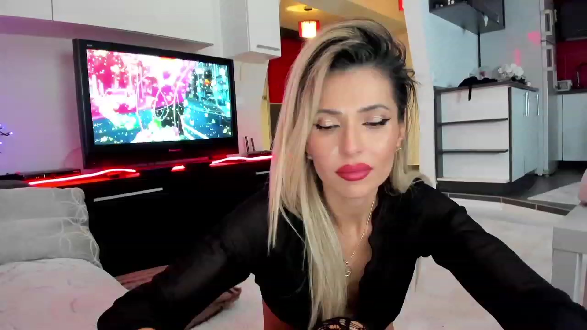 Gallery image thumbnail from SmileyTinaa's myfreecams stream on, 12/05/2023, 02:01 image 17 of 20