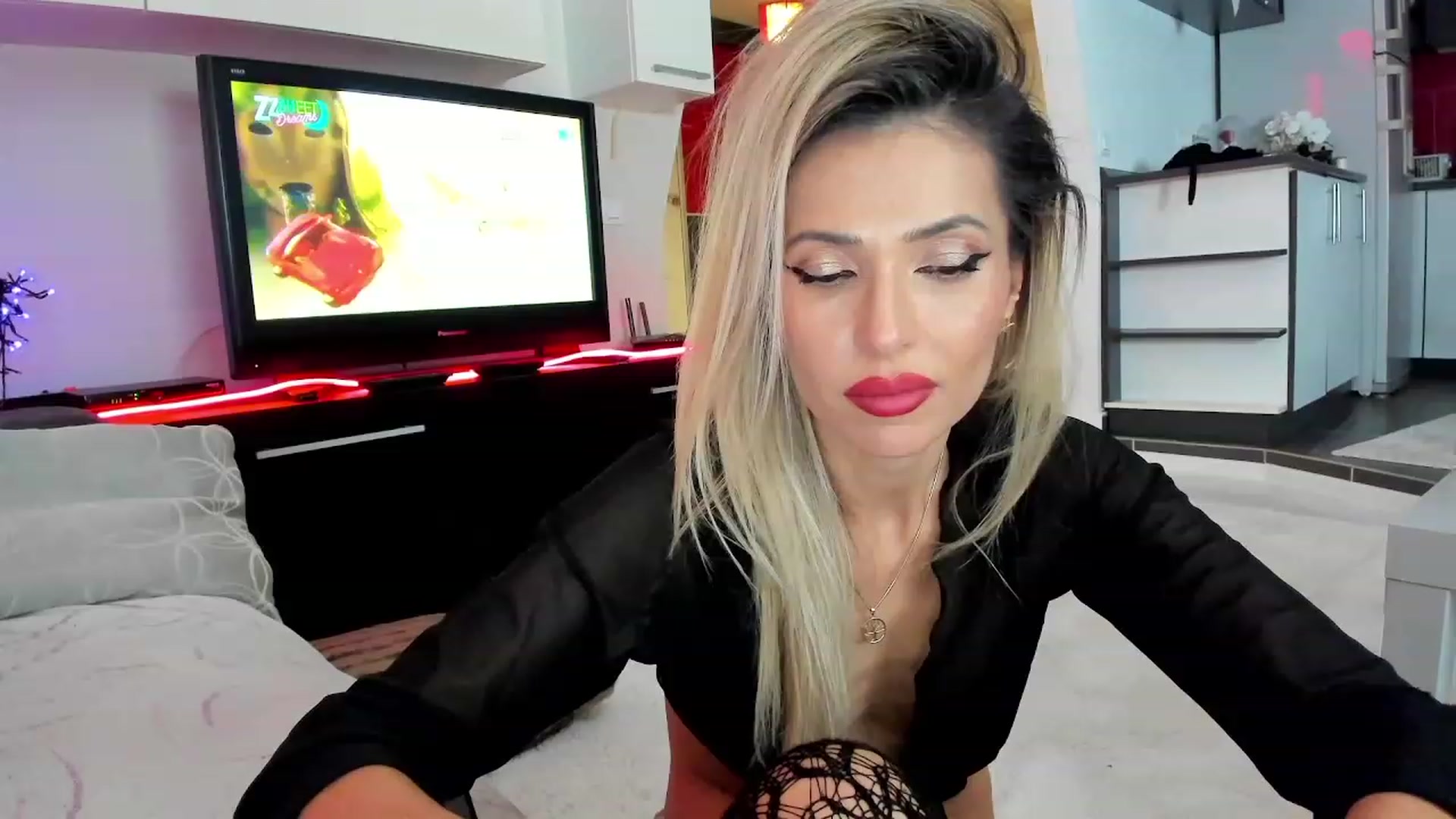 Gallery image thumbnail from SmileyTinaa's myfreecams stream on, 12/05/2023, 02:01 image 18 of 20