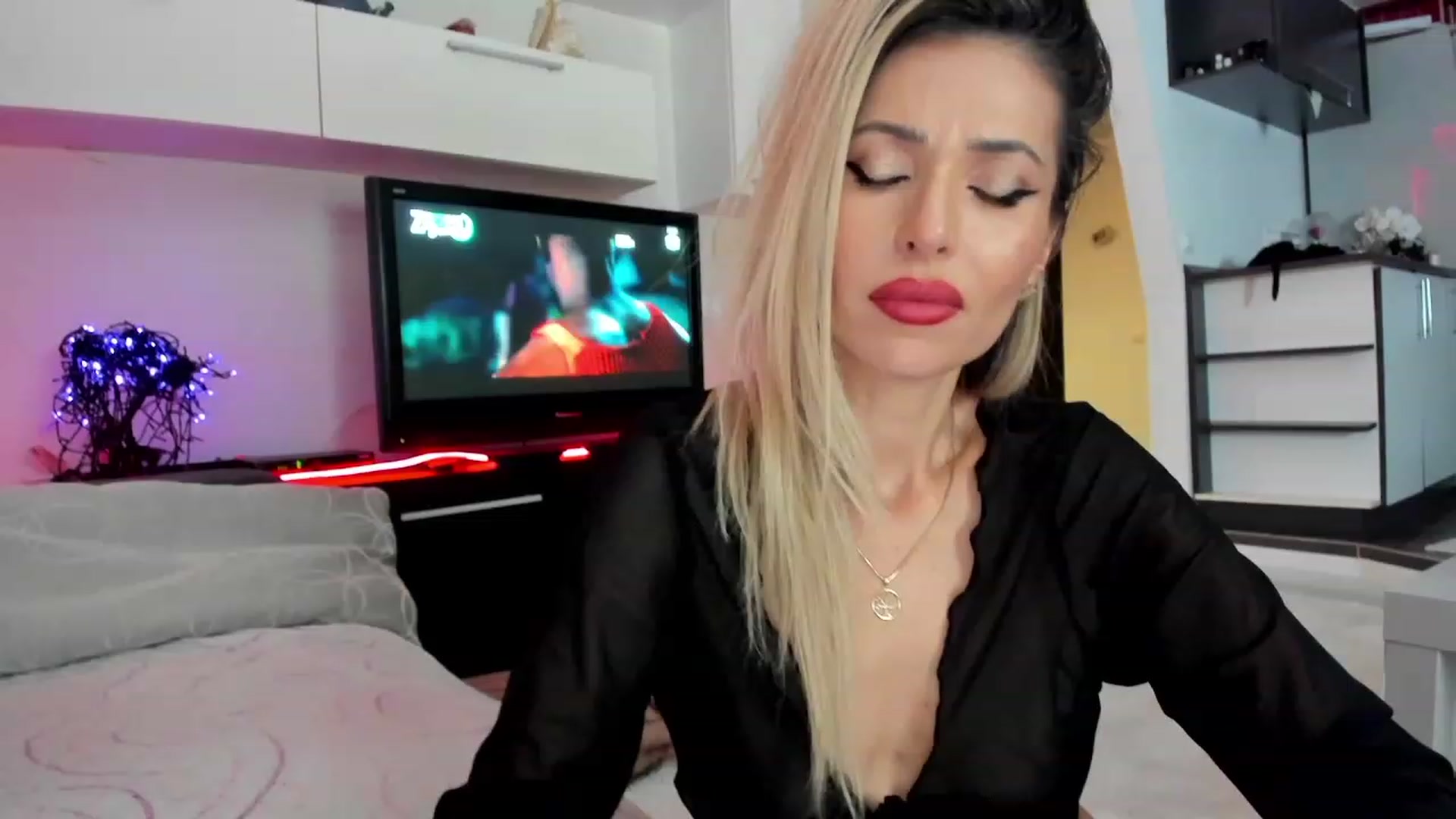 Gallery image thumbnail from SmileyTinaa's myfreecams stream on, 12/05/2023, 02:01 image 13 of 20