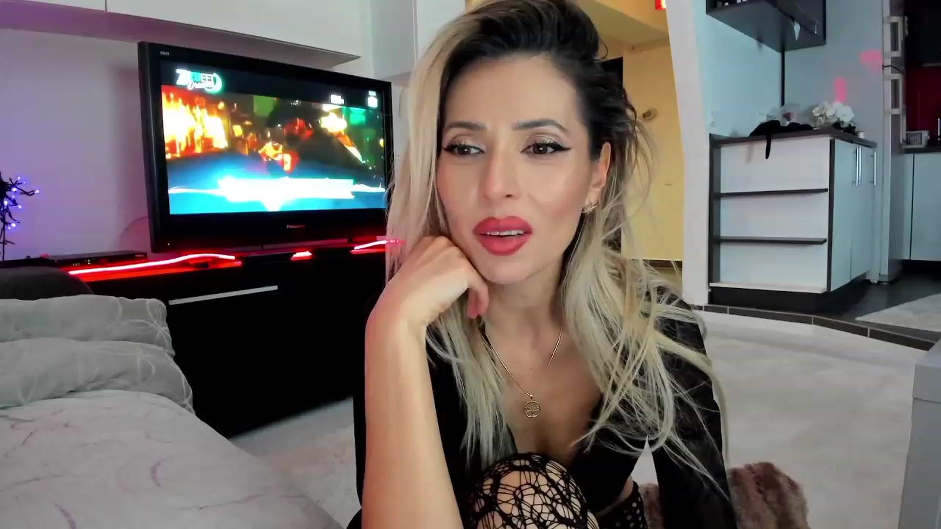Gallery image thumbnail from SmileyTinaa's myfreecams stream on, 12/05/2023, 03:53 image 1 of 20