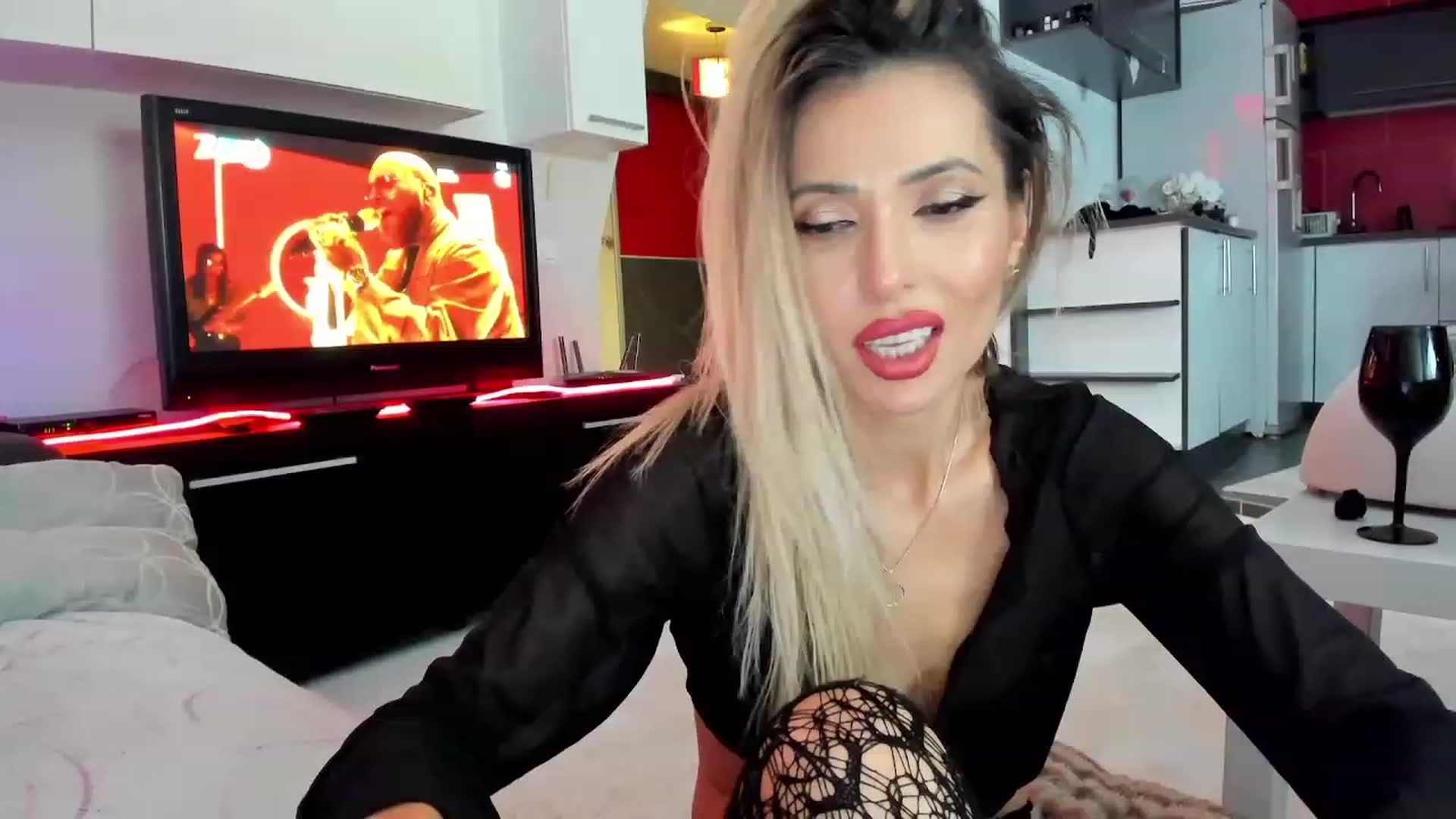 Gallery image thumbnail from SmileyTinaa's myfreecams stream on, 12/05/2023, 03:53 image 13 of 20