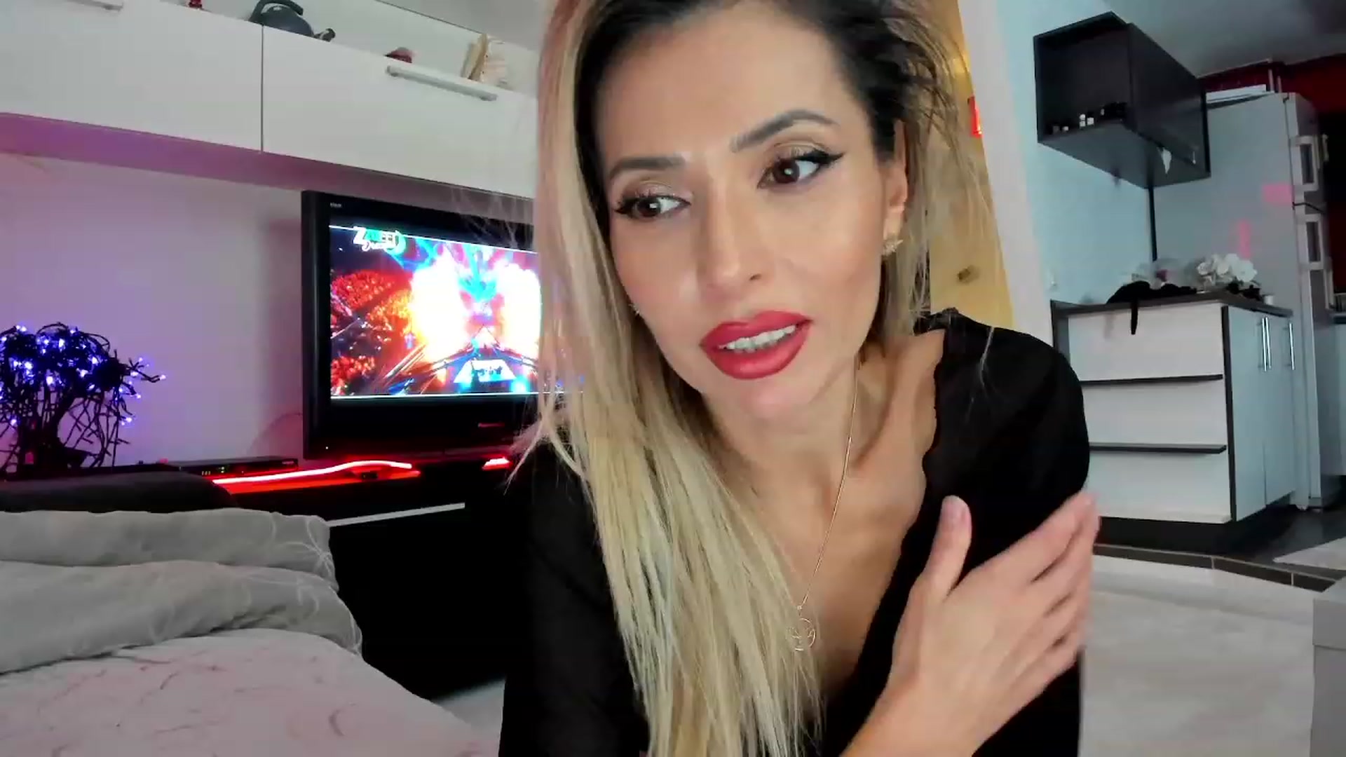 Gallery image thumbnail from SmileyTinaa's myfreecams stream on, 12/05/2023, 03:53 image 5 of 20