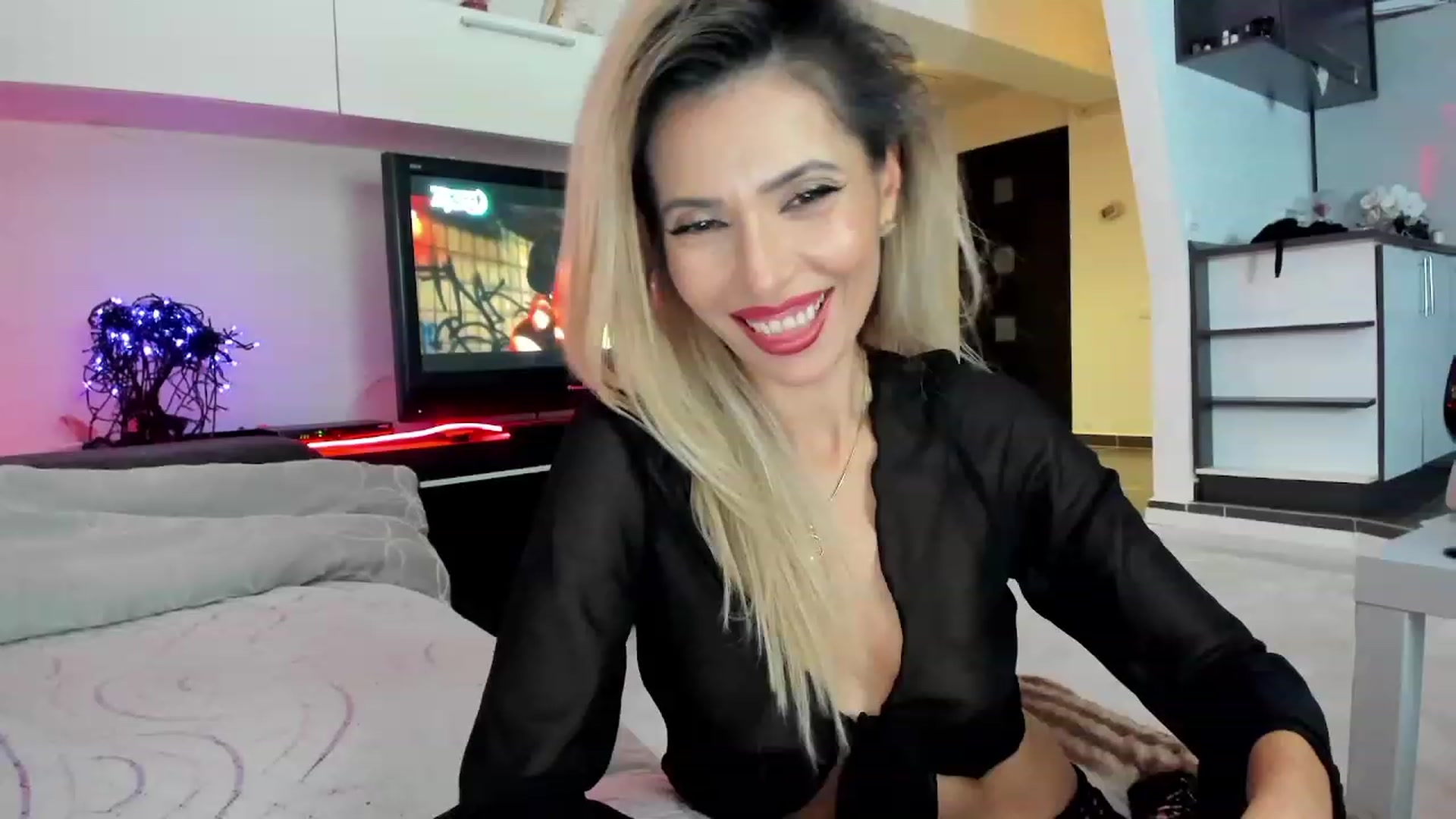 Gallery image thumbnail from SmileyTinaa's myfreecams stream on, 12/05/2023, 03:53 image 11 of 20