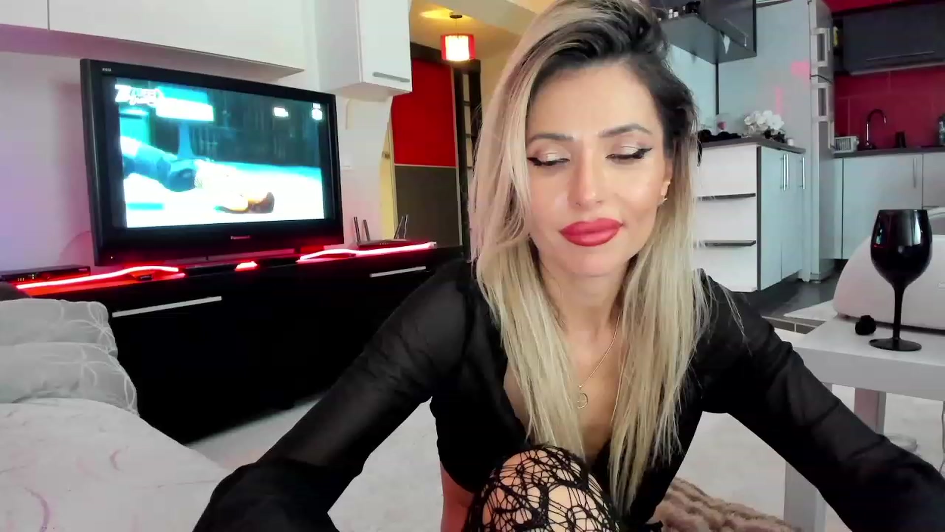 Gallery image thumbnail from SmileyTinaa's myfreecams stream on, 12/05/2023, 03:53 image 17 of 20