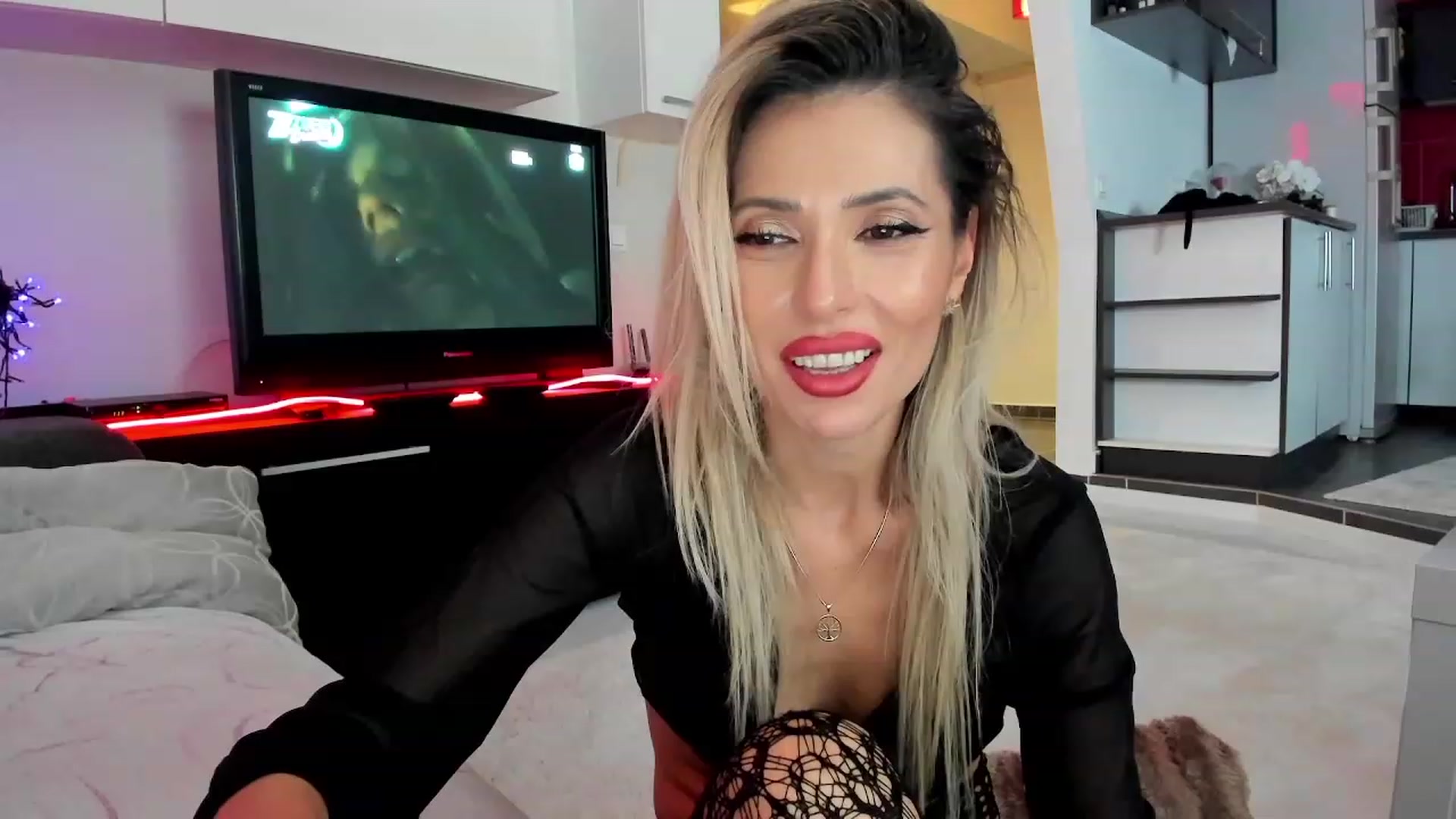 Gallery image thumbnail from SmileyTinaa's myfreecams stream on, 12/05/2023, 03:53 image 2 of 20