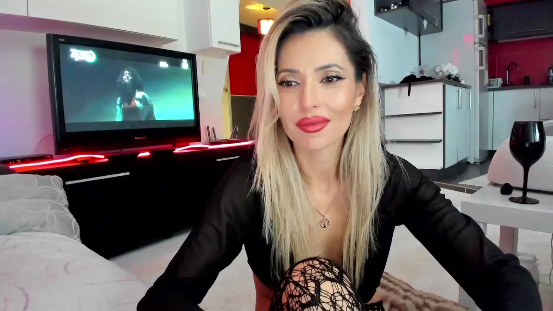 Gallery image thumbnail from SmileyTinaa's myfreecams stream on, 12/05/2023, 03:53 image 15 of 20