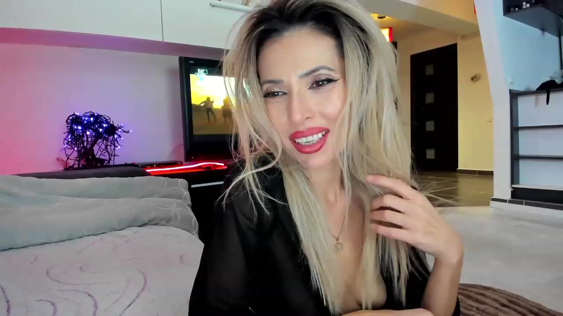 Gallery image thumbnail from SmileyTinaa's myfreecams stream on, 12/05/2023, 05:09 image 12 of 20