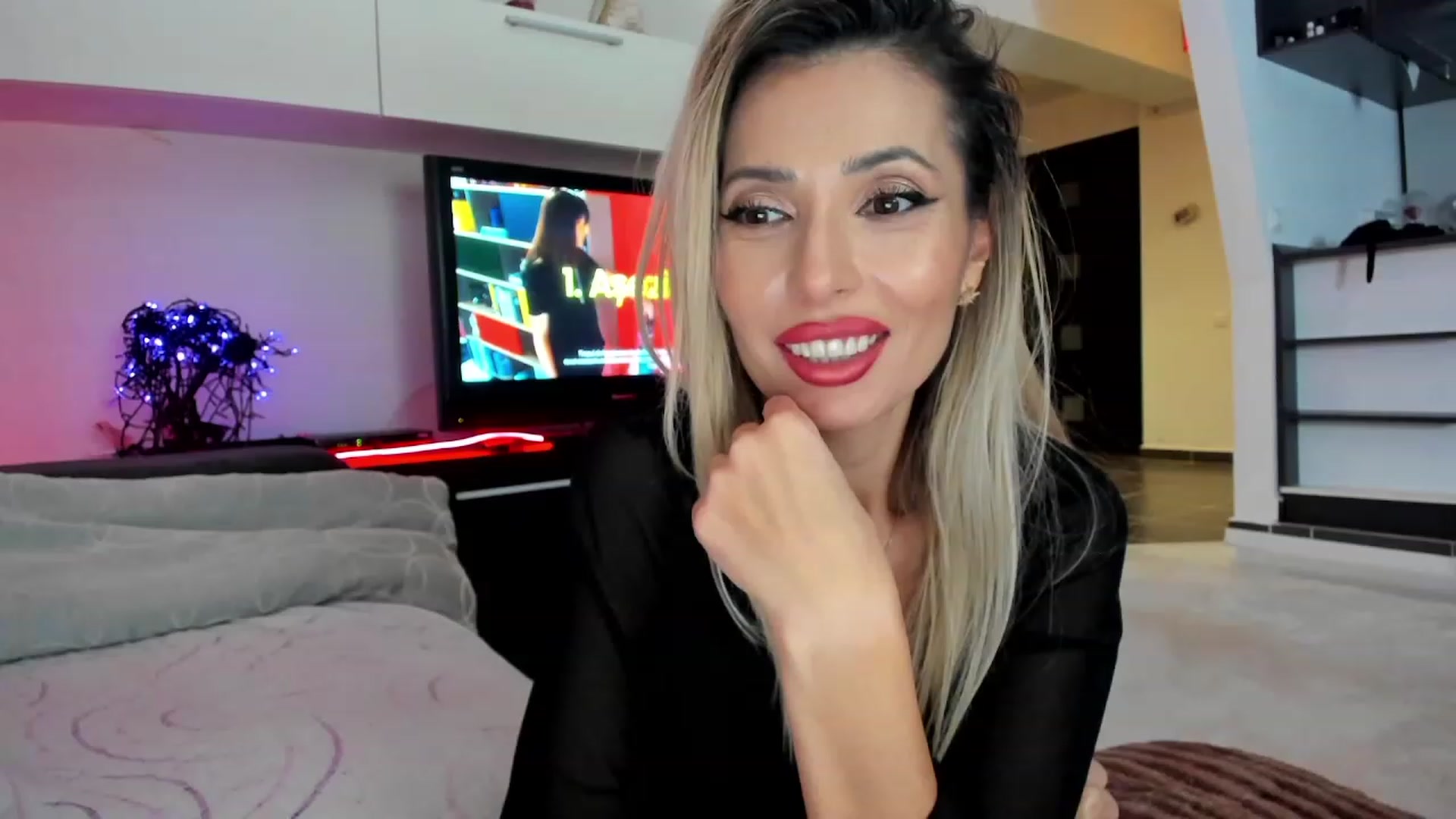 Gallery image thumbnail from SmileyTinaa's myfreecams stream on, 12/05/2023, 05:09 image 8 of 20