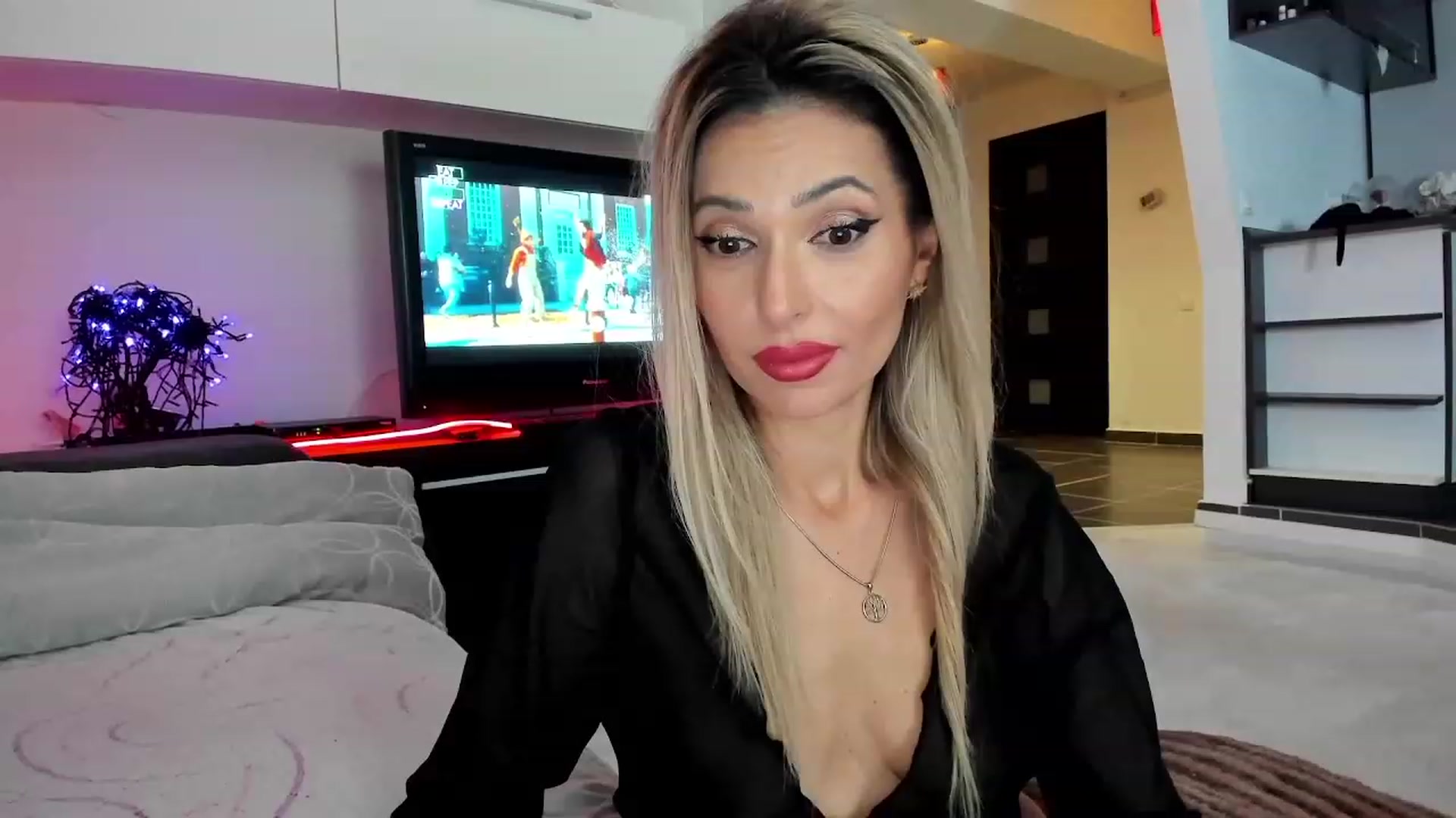 Gallery image thumbnail from SmileyTinaa's myfreecams stream on, 12/05/2023, 05:09 image 15 of 20