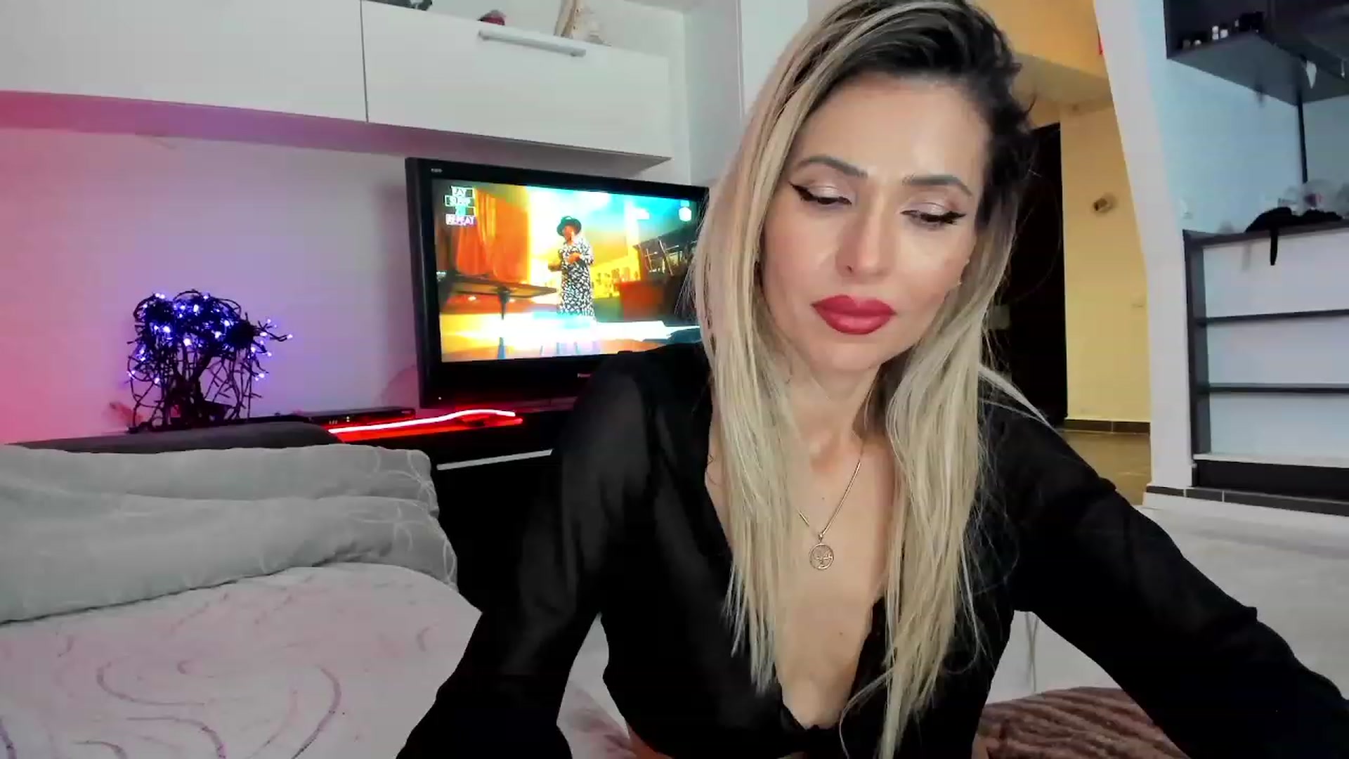Gallery image thumbnail from SmileyTinaa's myfreecams stream on, 12/05/2023, 05:09 image 9 of 20