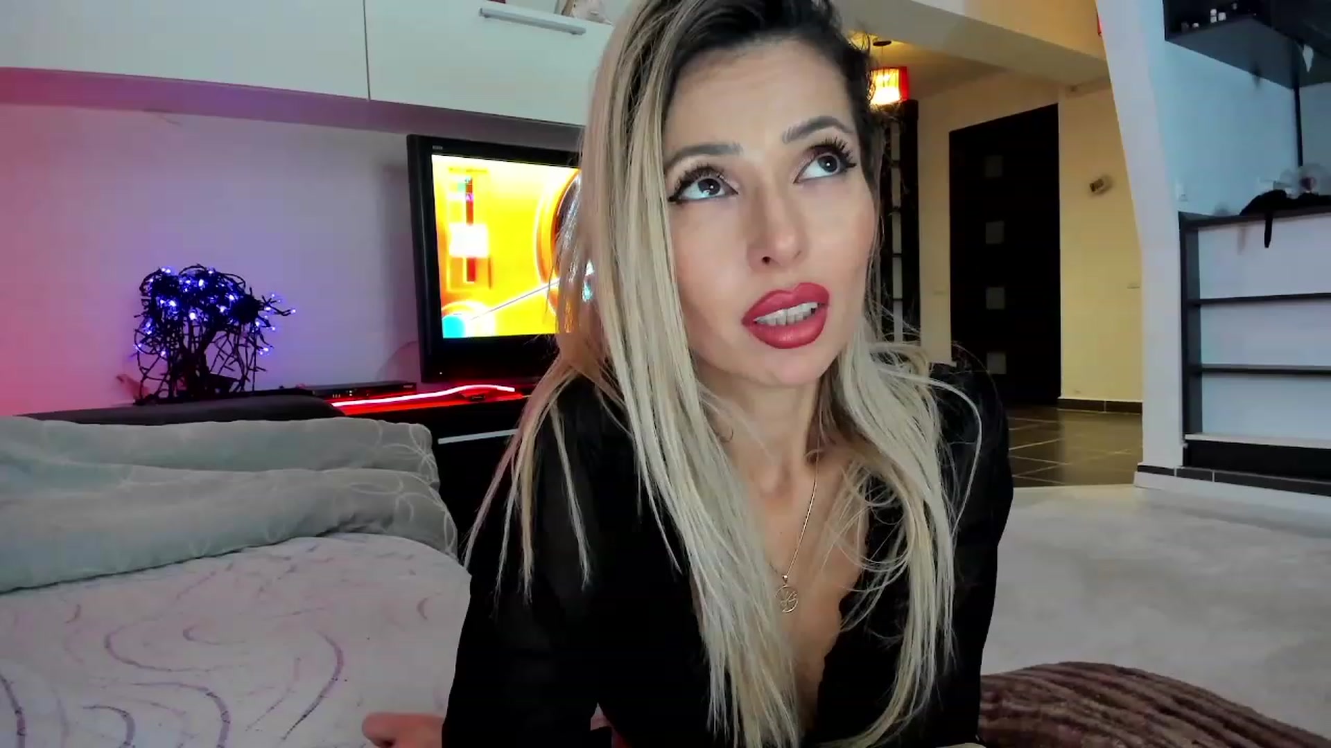 Gallery image thumbnail from SmileyTinaa's myfreecams stream on, 12/05/2023, 05:09 image 11 of 20