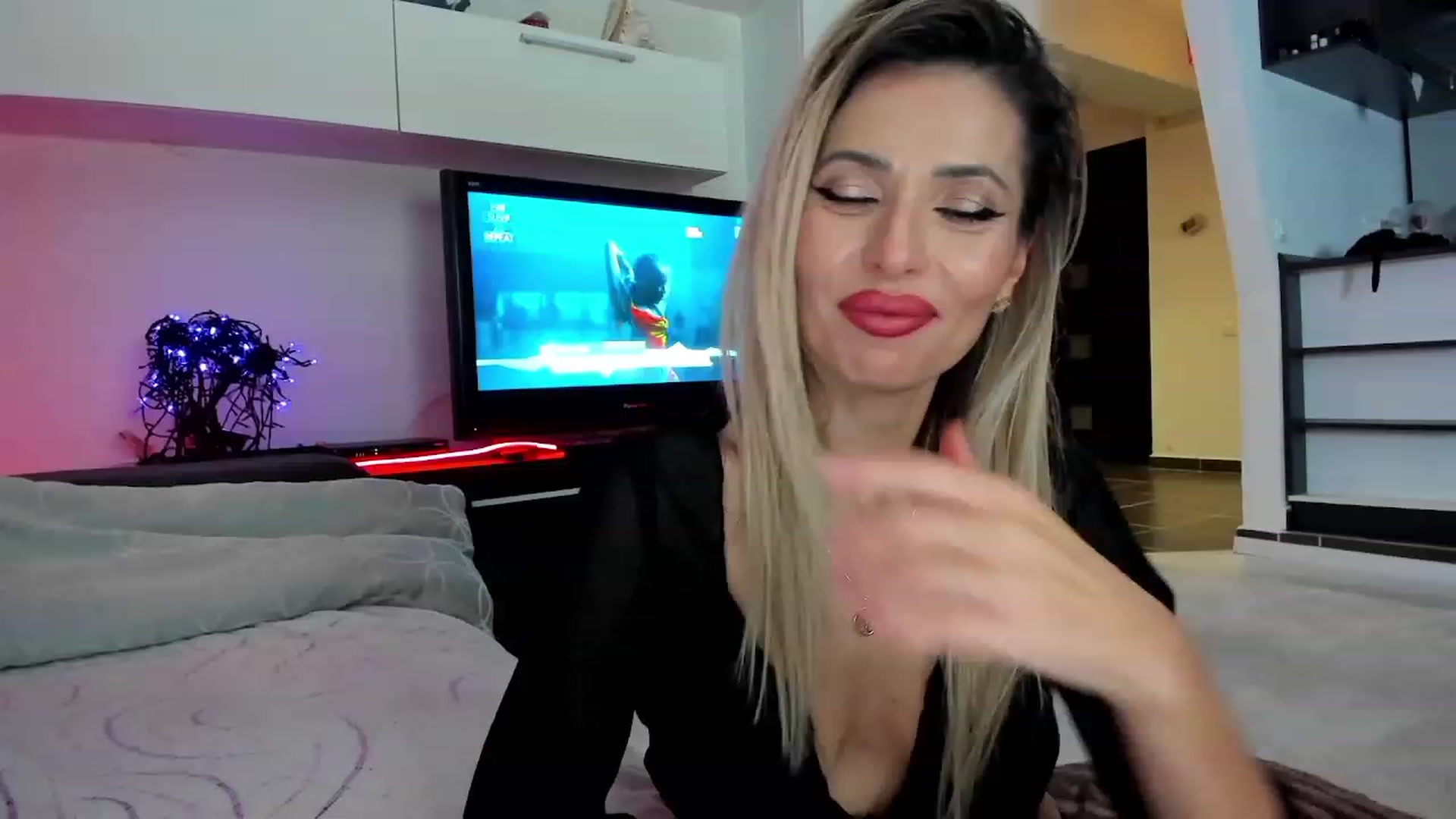 Gallery image thumbnail from SmileyTinaa's myfreecams stream on, 12/05/2023, 05:09 image 10 of 20