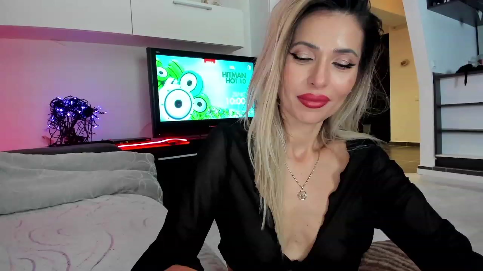 Gallery image thumbnail from SmileyTinaa's myfreecams stream on, 12/05/2023, 05:09 image 17 of 20