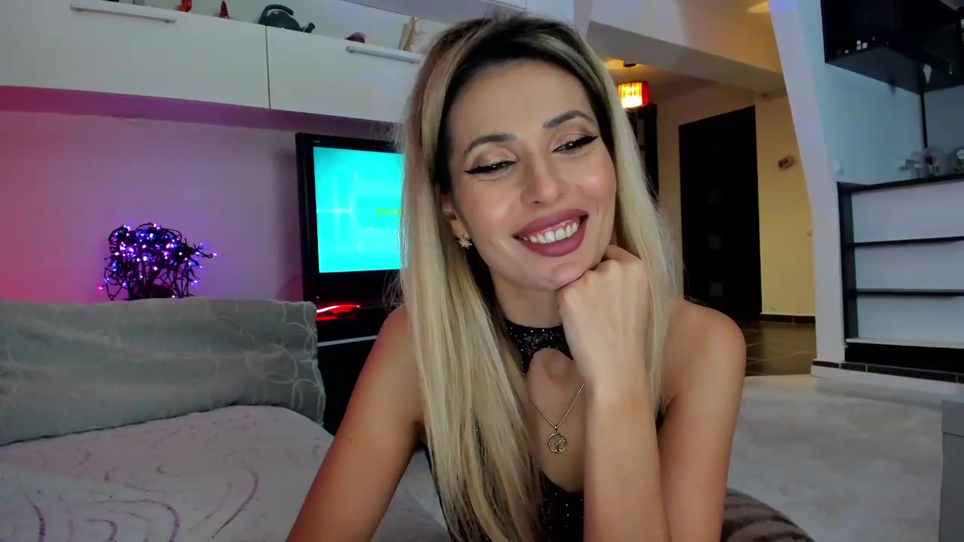 Gallery image thumbnail from SmileyTinaa's myfreecams stream on, 12/07/2023, 01:56 image 15 of 20