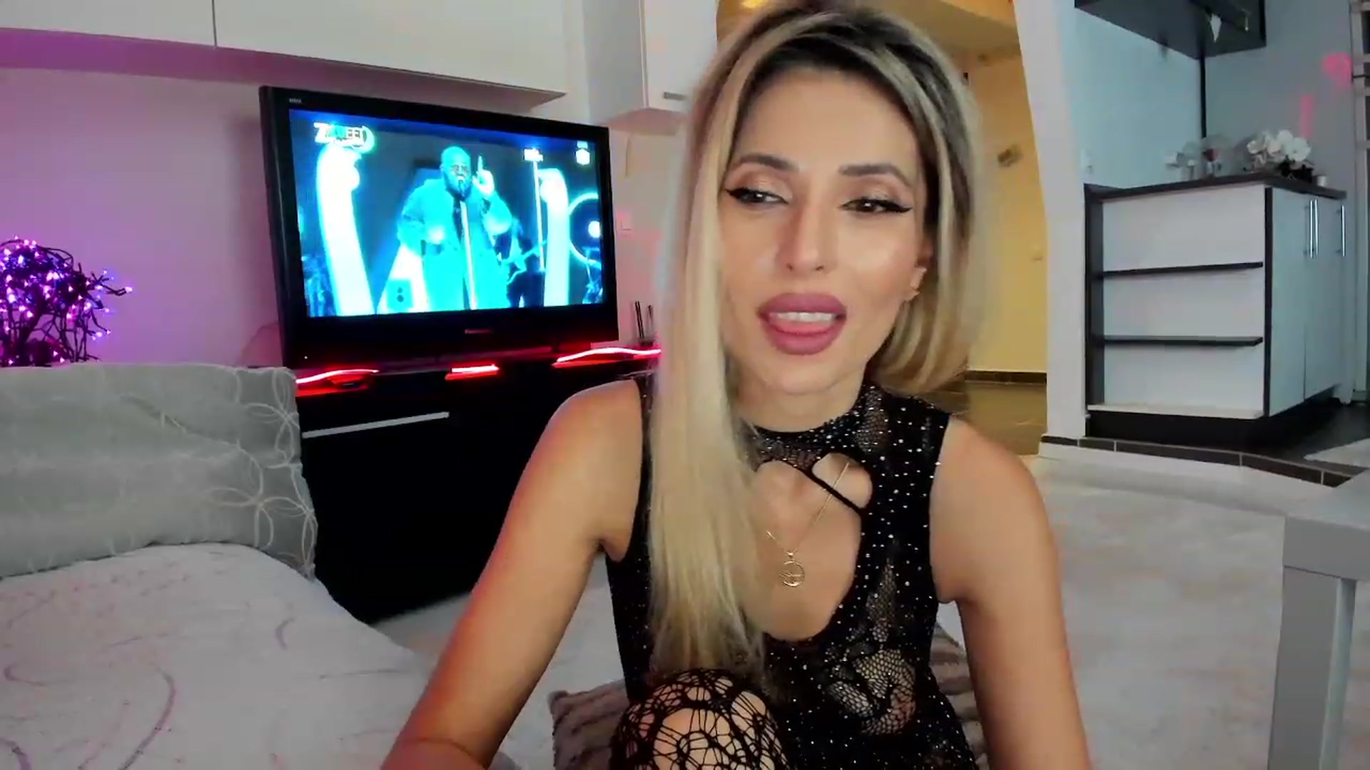 Gallery image thumbnail from SmileyTinaa's myfreecams stream on, 12/07/2023, 01:56 image 7 of 20