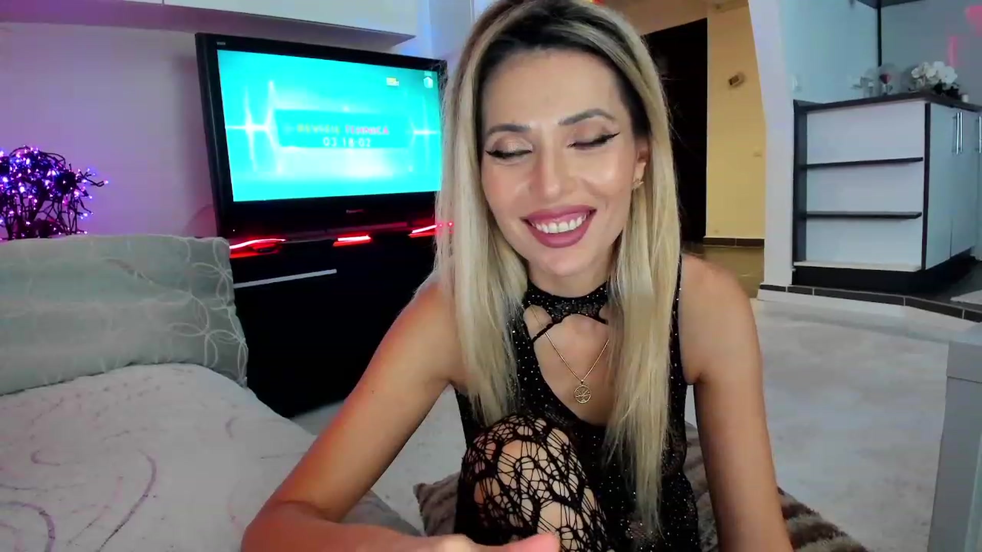Gallery image thumbnail from SmileyTinaa's myfreecams stream on, 12/07/2023, 01:56 image 18 of 20