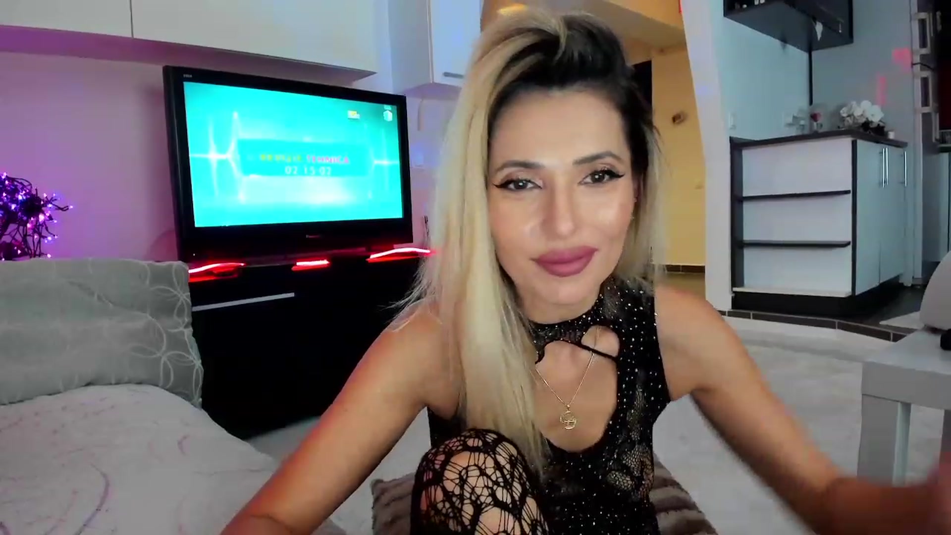 Gallery image thumbnail from SmileyTinaa's myfreecams stream on, 12/07/2023, 01:56 image 12 of 20