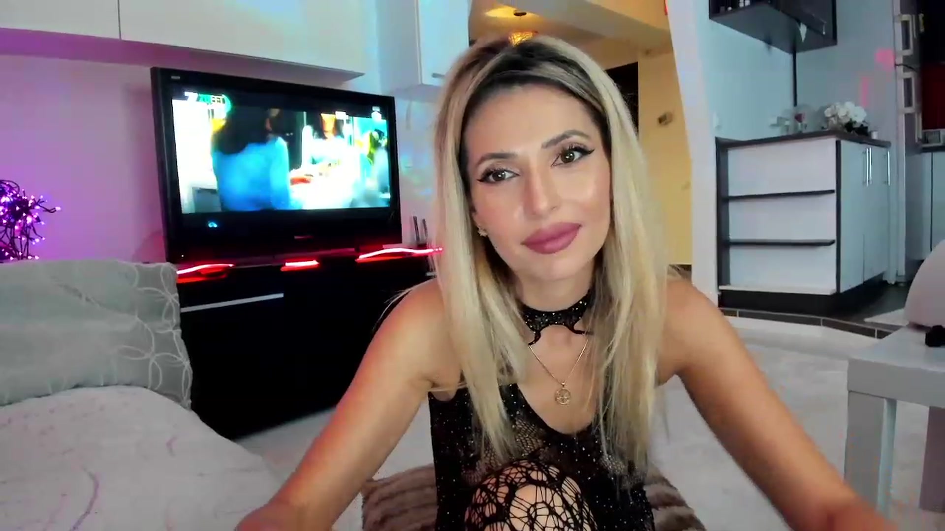 Gallery image thumbnail from SmileyTinaa's myfreecams stream on, 12/07/2023, 01:56 image 10 of 20
