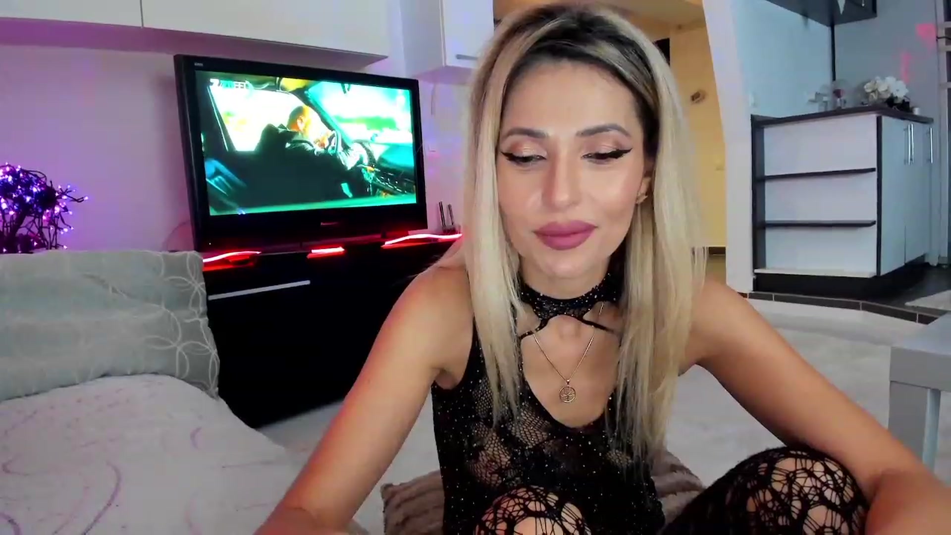 Gallery image thumbnail from SmileyTinaa's myfreecams stream on, 12/07/2023, 01:56 image 9 of 20
